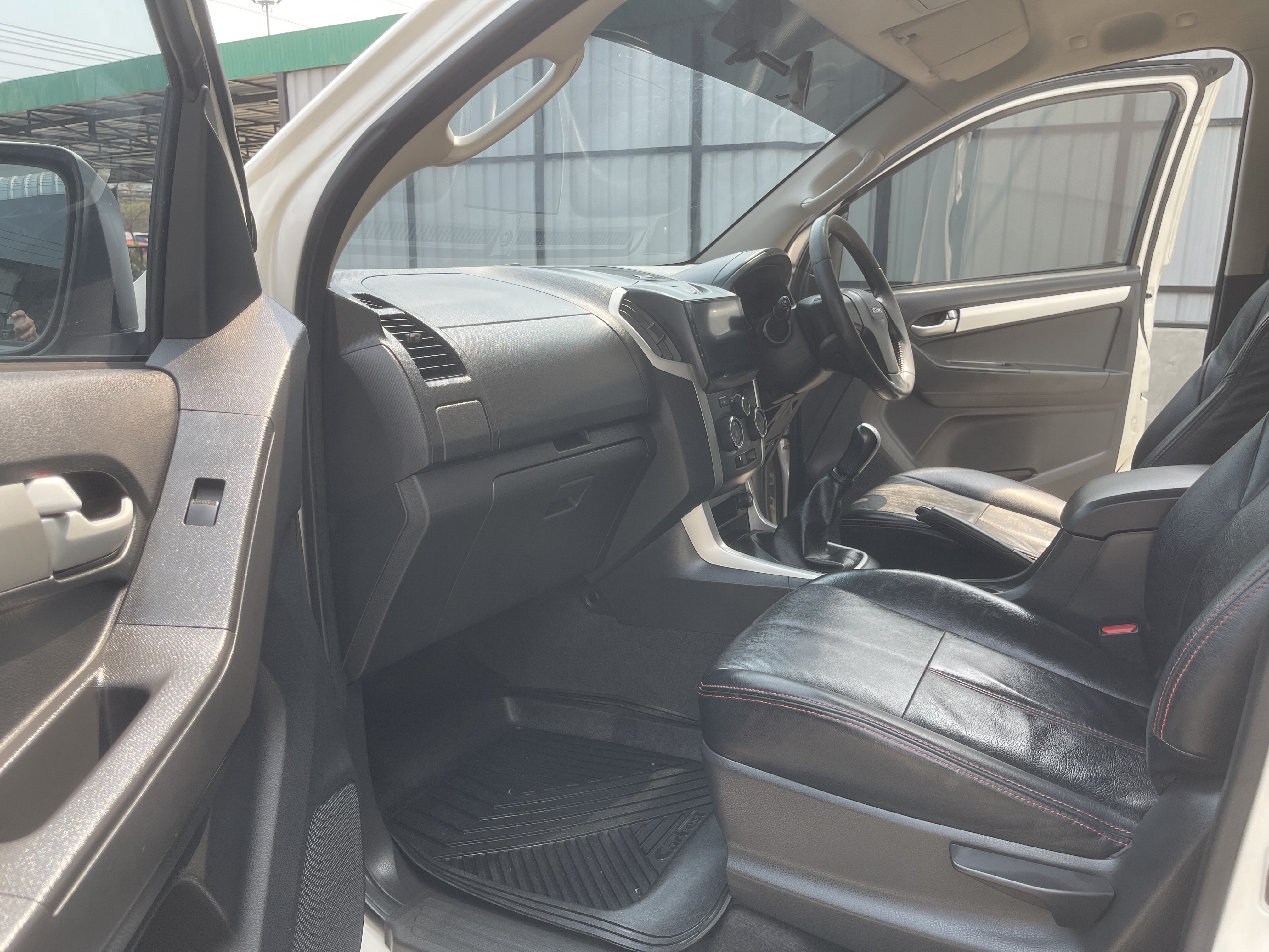 Isuzu Dmax All New 4ประตู Hilander 2.5 Vgs Z Dvd 2013 ขาวมุก