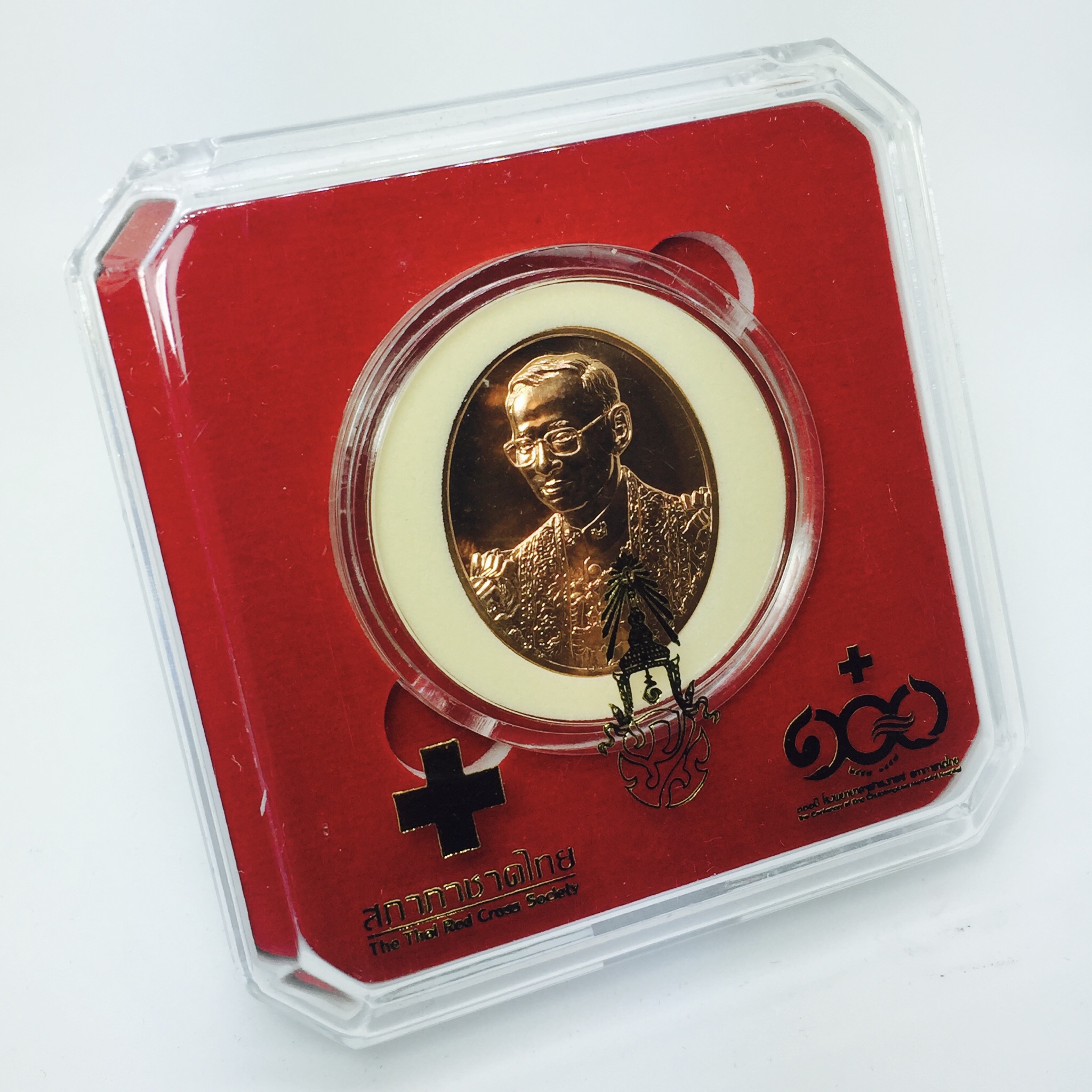 เหรียญพระบรมรูปพระบาทสมเด็จพระเจ้าอยู่หัว ที่ระลึก 100 ปี โรงพยาบาลจุฬาลงกรณ์ สภากาชาดไทย เนื้อทองแดง