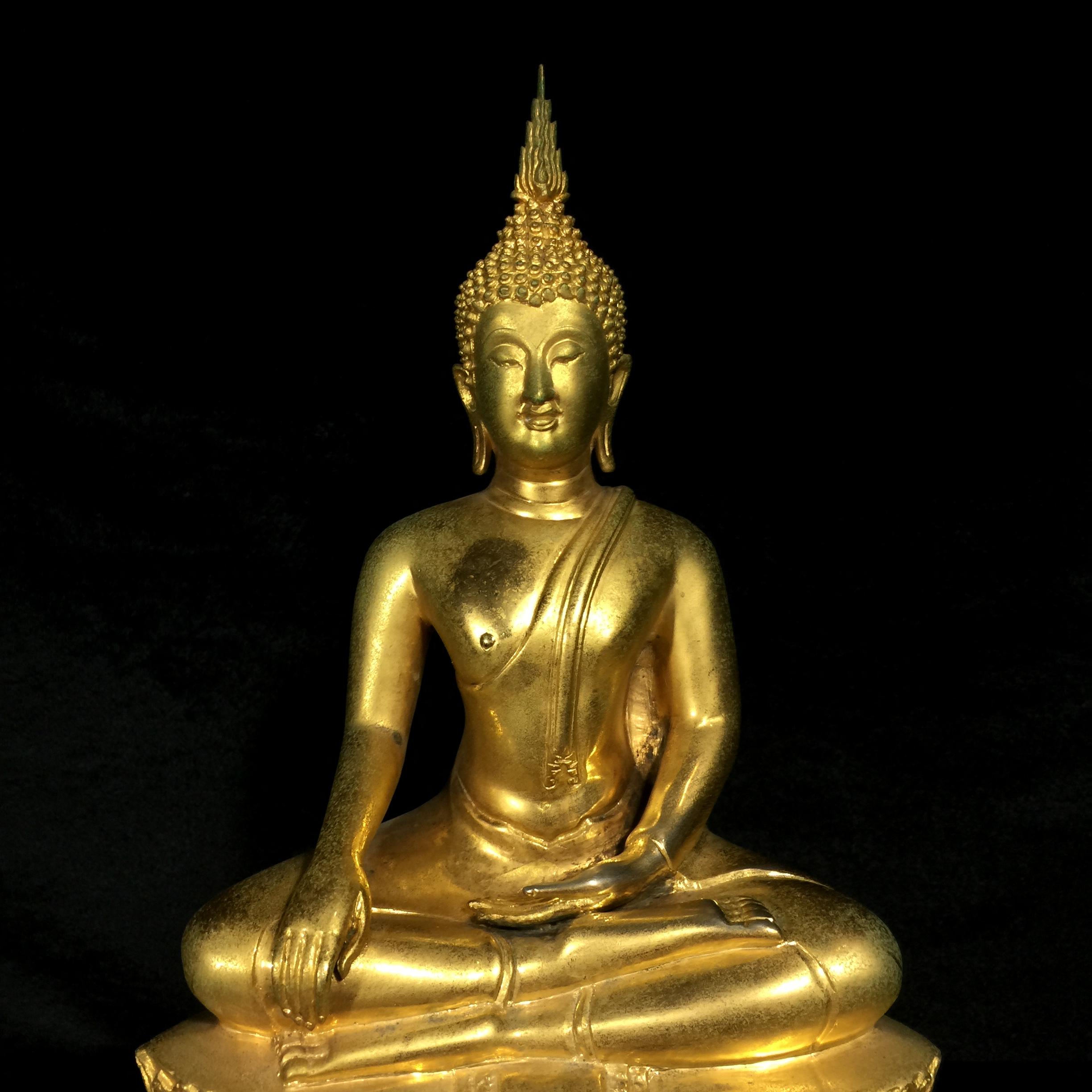 พระบูชาพระพุทธศิรมงคล ภปร. วัตถุมงคลคุ้มเกล้าปี2524 ของมูลนิธิคุ้มเกล้า โรงพยาบาลภูมิพลจัดสร้าง ขนาดหน้าตัก5นิ้ว(ในหลวงรัชกาลที่9 ทรงจุดไฟพระฤกษ์และเททอง พิธีใหญ่)ยอดนิยมหายาก