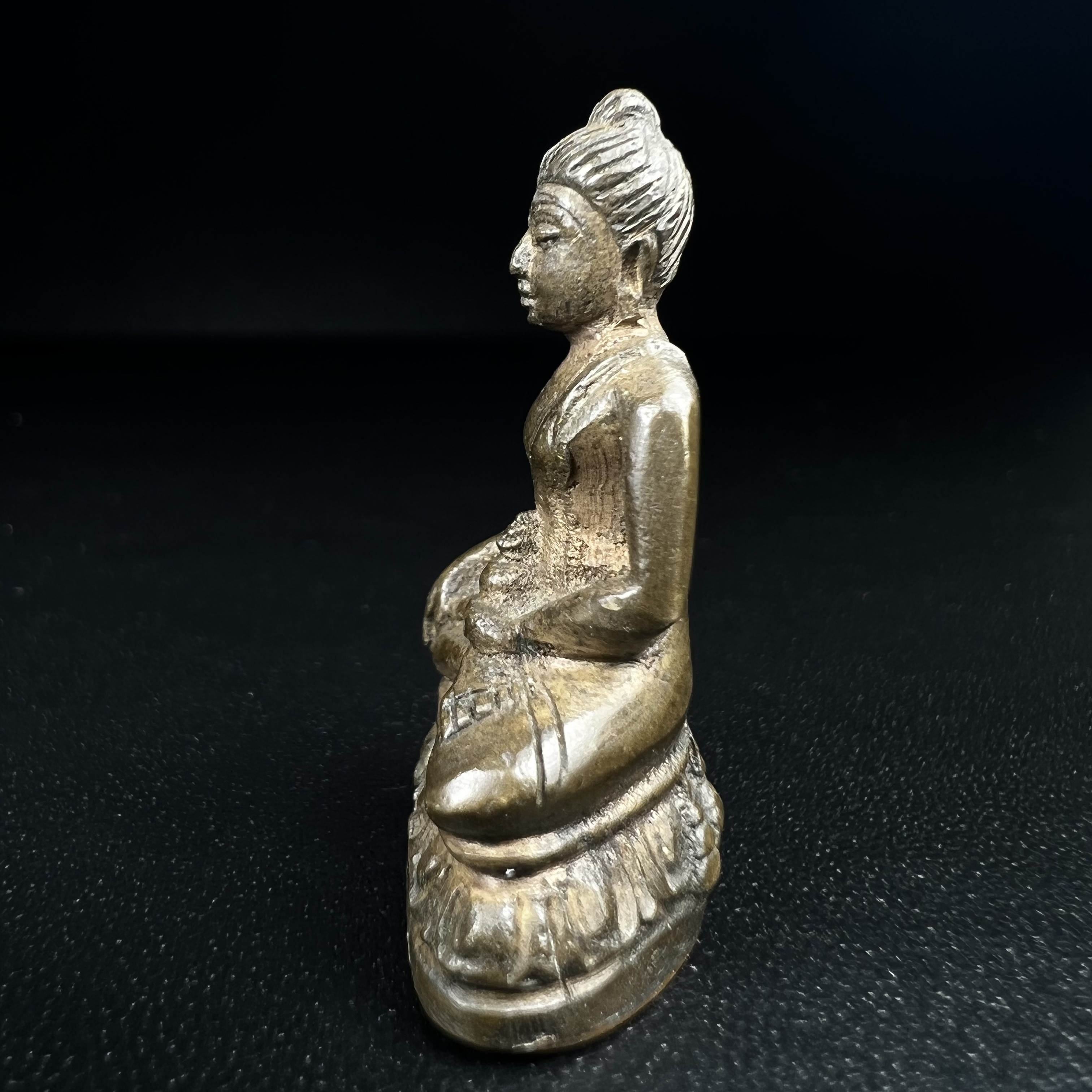 พระกริ่งวชิรมงกุฎ ฉลอง 100 ปี วัดมกุฎกษัติยาราม ปี 2511 "พิมพ์ใหญ่"(นิยมหายาก) เนื้อนวโลหะ(ในหลวง ร.9 เสด็จเททอง)(พิธีใหญ่ ปีลึก เกจิในยุคร่วมพิธี)