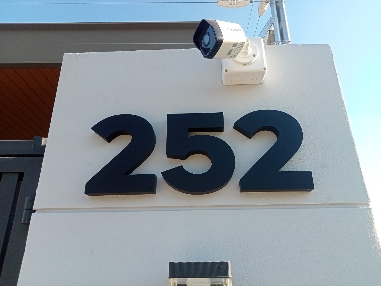ป้ายตัวเลขบ้านเลขที่ 252