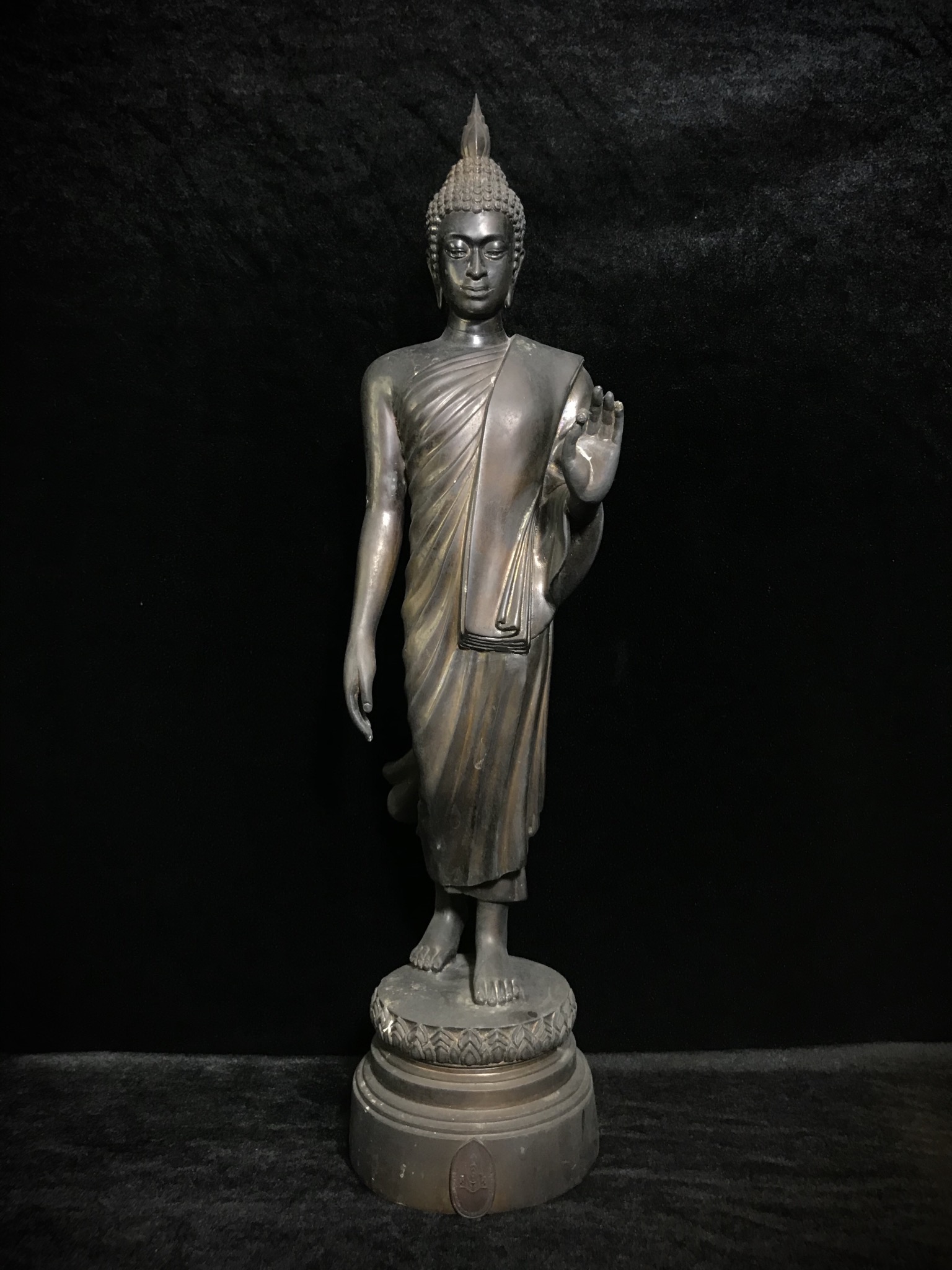 พระบูชา 25พุทธศตวรรษ พระศรีศากยะทศพลญาณ ประธานพุทธมณฑลสุทรรศน์ ปี 2530 ตราสัญลักษณ์ ในมหาวาระพระชนมพรรษา ครบ 5 รอบ 60 พรรษา เมื่อ 5 ธันวาคม พ.ศ. 2530 หมายเลข (๑๕)๓๖๕ ขนาดความสูง 15 นิ้ว รวมฐานสูง 18 นิ้ว(นิยมหายาก)