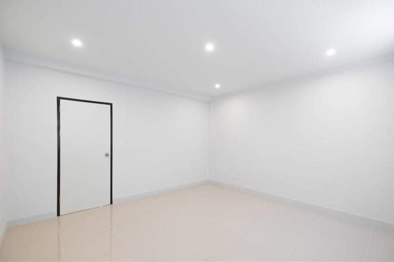 For Sales : Kohkaew, 3-Storey Commercial Builing, 4 Bedrooms 3 Bathrooms, 18 Sqw.