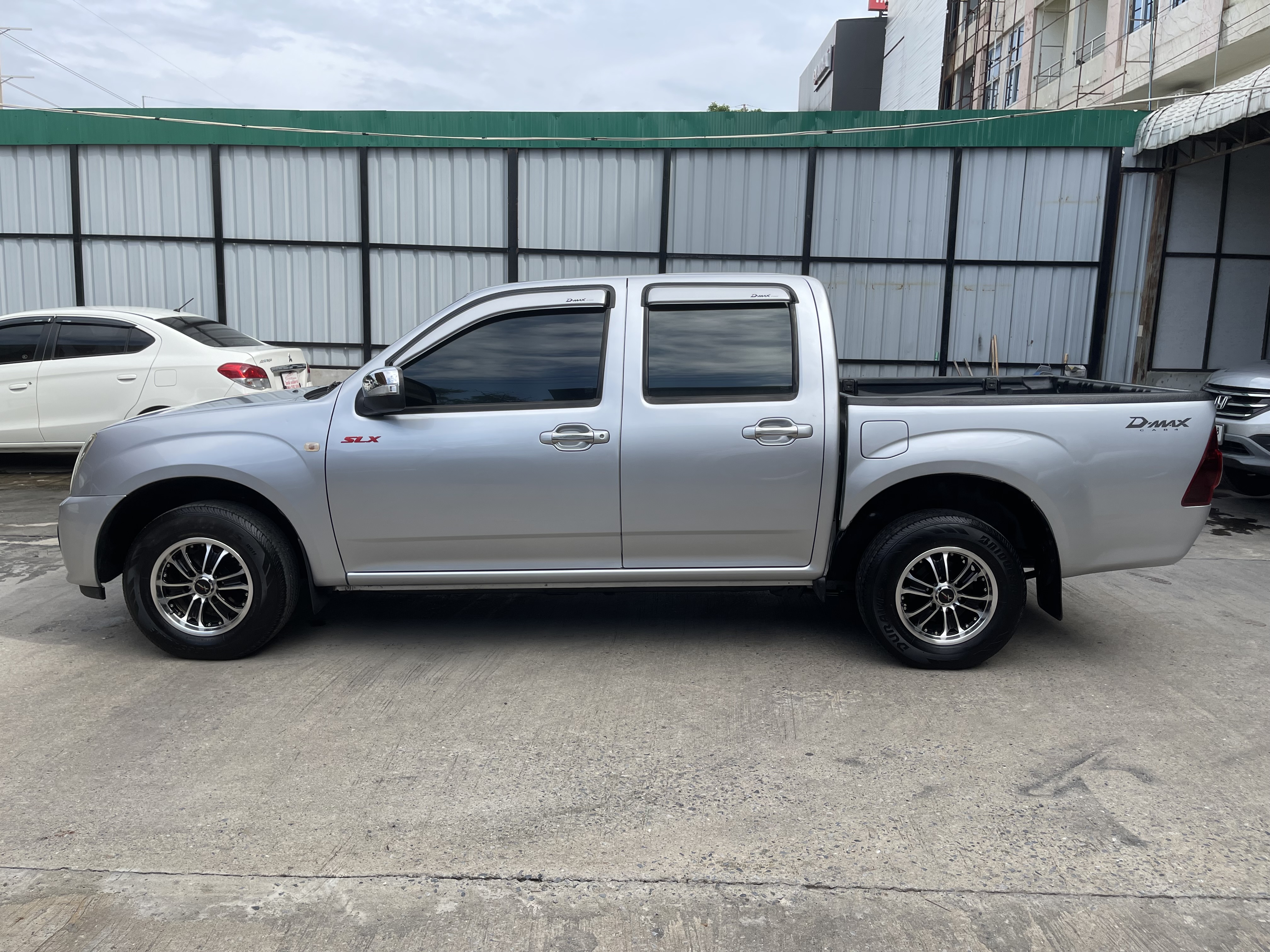 Isuzu Dmax 4ประตู SX 2.5 2012 เงิน