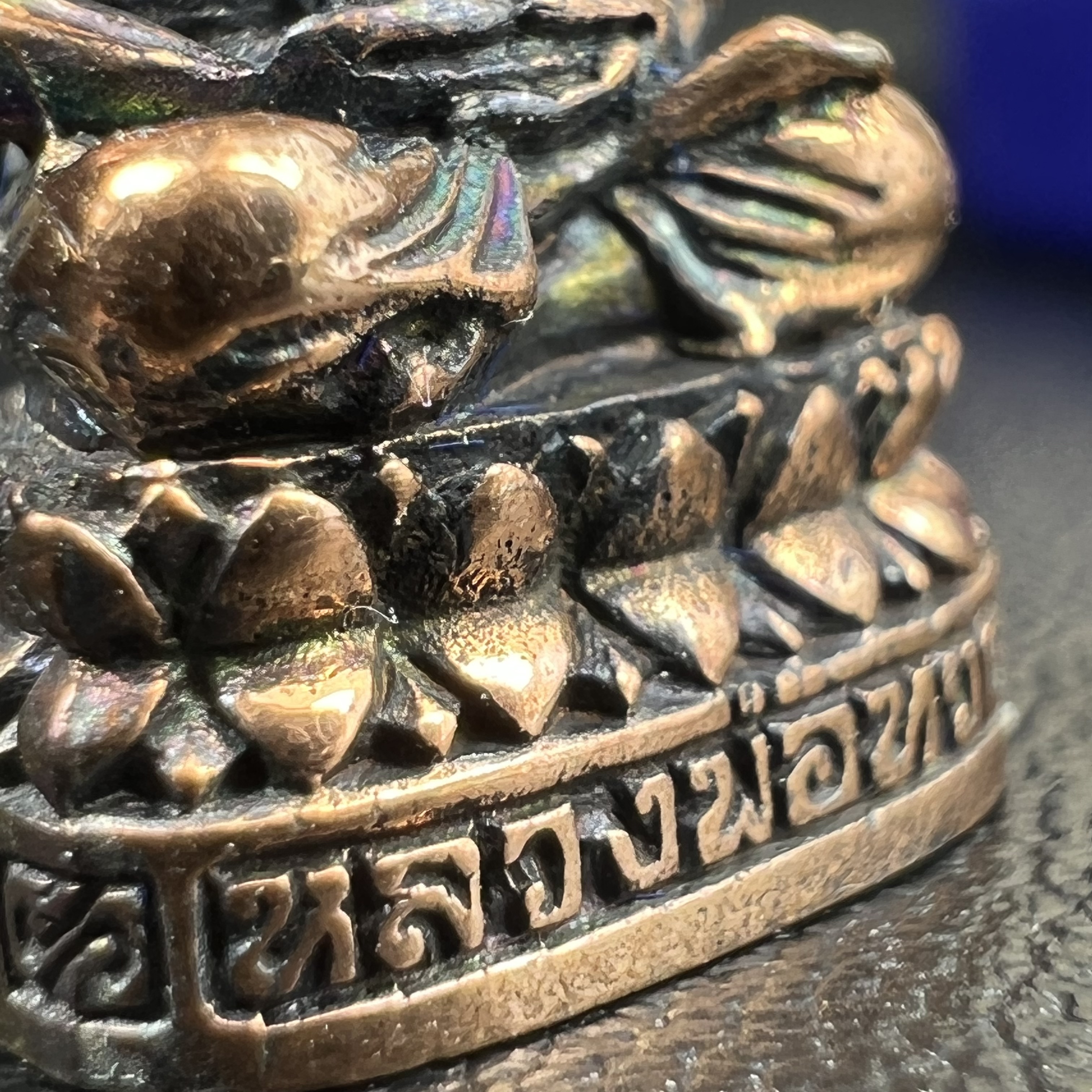 รูปเหมือนหล่อลอยองค์หลวงปู่ทวด รุ่น 111ปี กระทรวงกลาโหม เนื้อนวโลหะรมดำ-ปัดเงา ปี2540 พิธีใหญ่ สภาพสวย เข้มขลัง นิยม พร้อมกล่องบรรจุเดิม