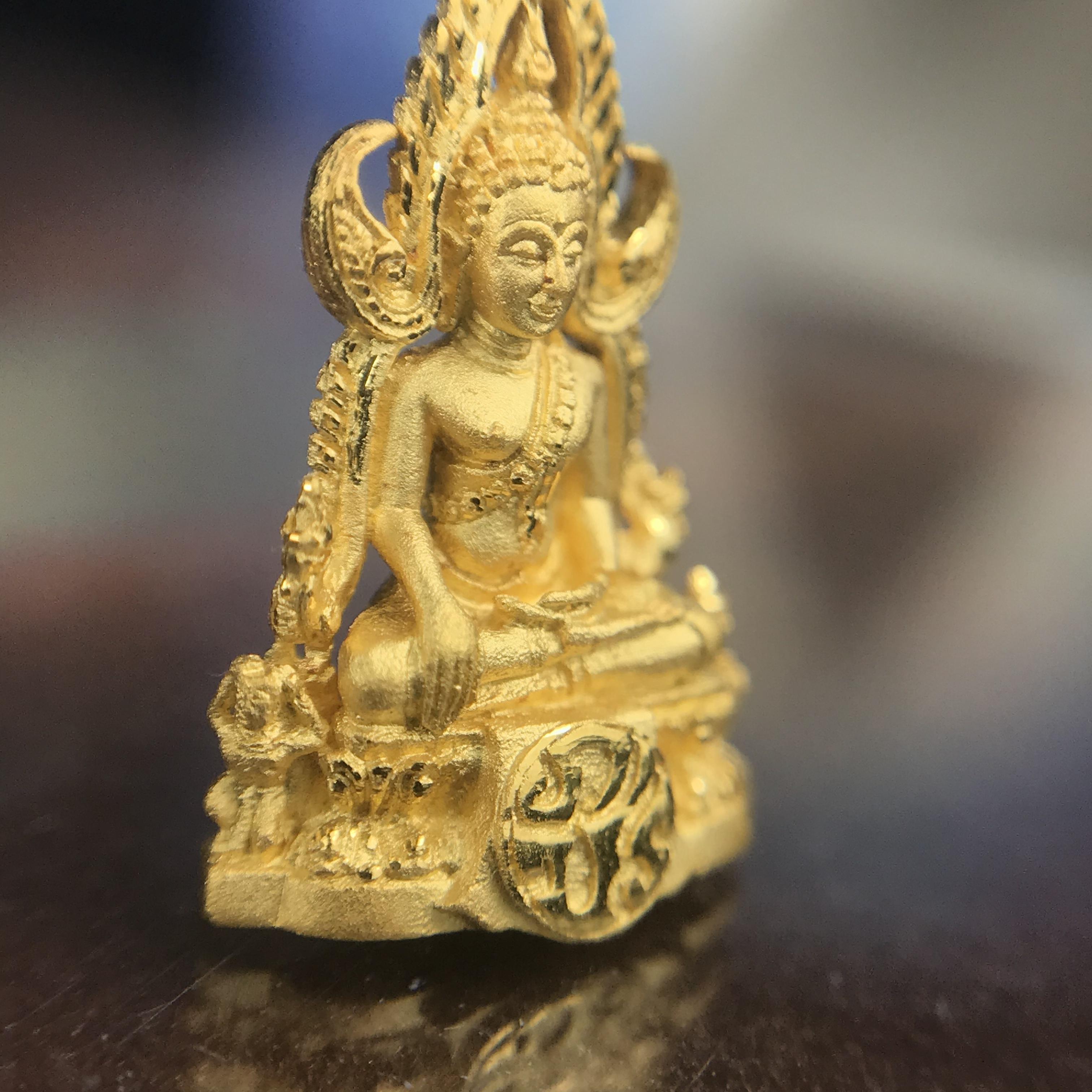 พระพุทธชินราช ภปร. โครงการ เพราะแผ่นดินนี้คือแผ่นดินเกิด ปี2551 เนื้อทองคำ 96.5%(น้ำหนัก 2.6 กรัม) ขนาดหน้าตัก1/4นิ้ว (สวยงามทรงคุณค่าหายาก)1 ใน 5000องค์