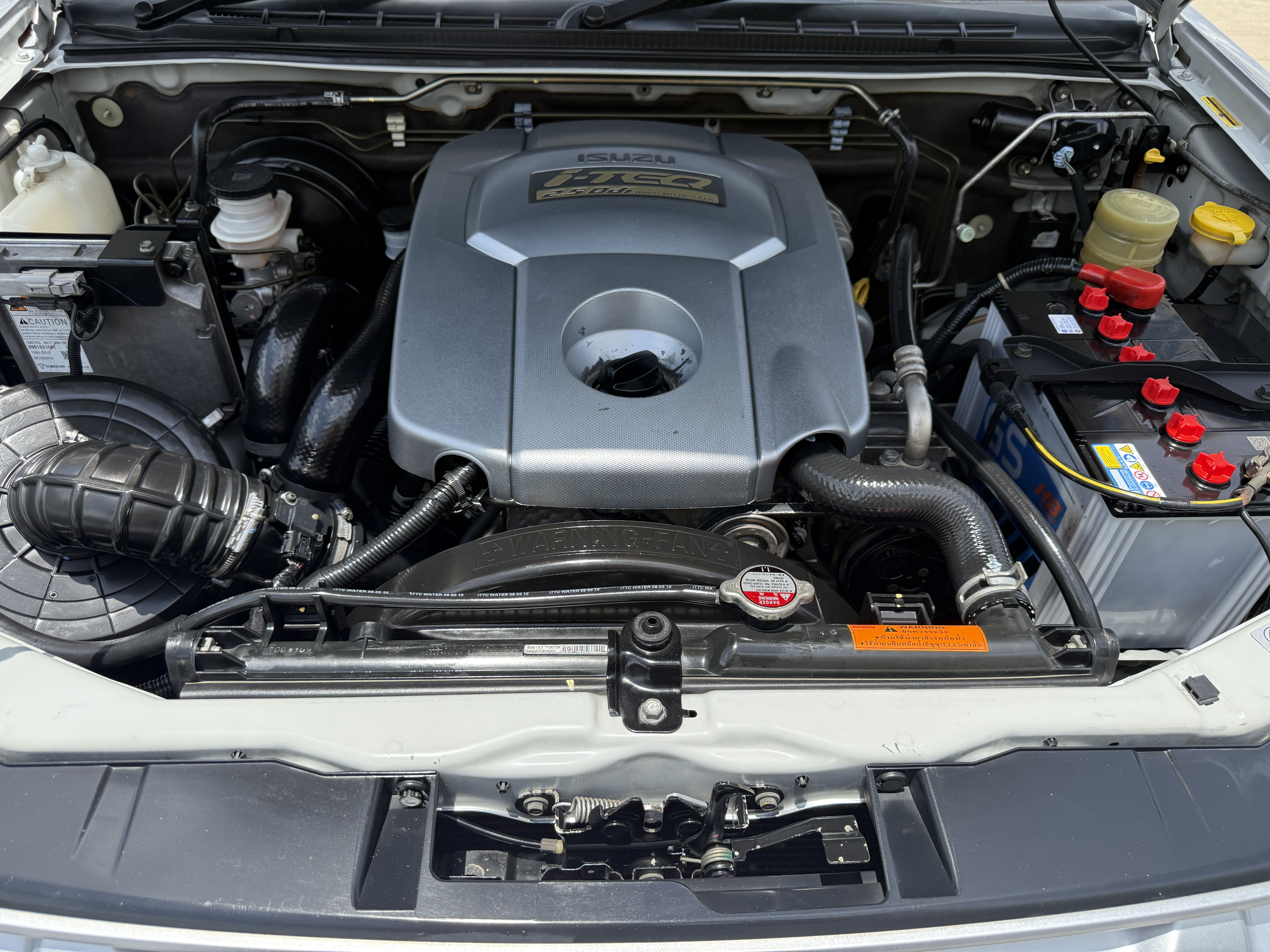 Isuzu Dmax 4ประตู SX 2.5 2010 เงิน