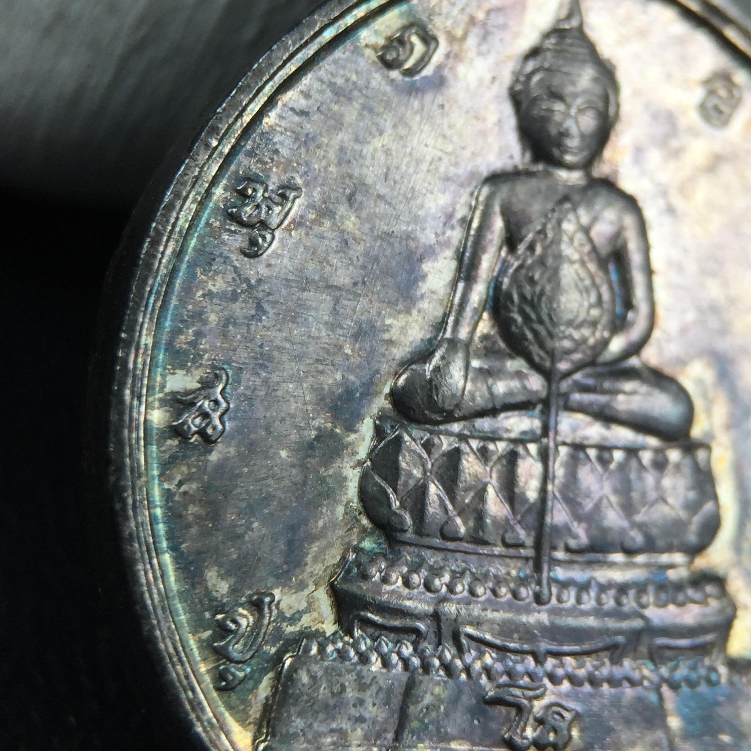 เหรียญพระชัยหลังช้าง หลัง สก. ปี 2535 เนื้อเงินพร้อมกล่องบรรจุเดิม พิธีใหญ่ สภาพสวยผิวเดิมๆ หายากมาก