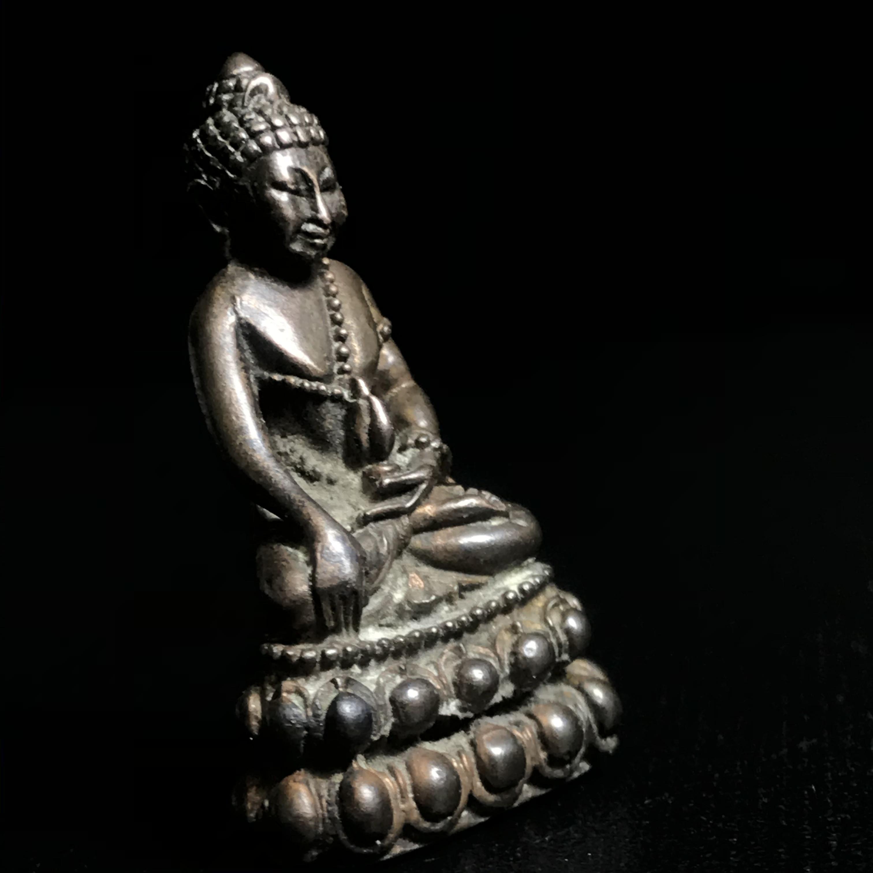 พระกริ่งภูริทัตโต(หลวงปู่มั่น ภูริทัตโต) เนื้อนวโลหะ ปี 2520 สุดยอดพระเกจิสายวิปัสสนากรรมฐานปลุกเสก (สมเด็จพระญาณสังวรเป็นประธานเททอง)