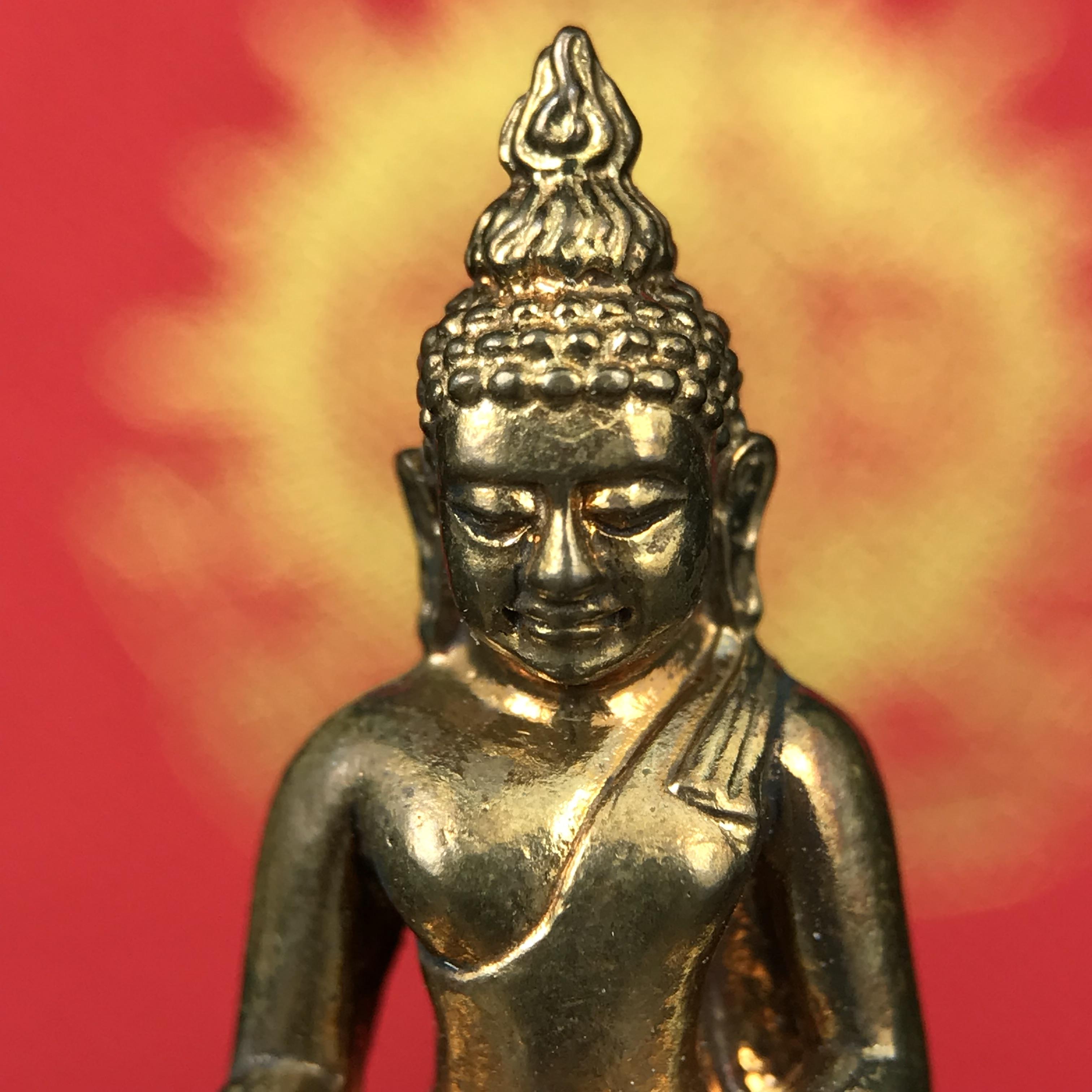 พระกริ่งไพรีพินาศ บรรจุเหล็กไหล ครั้งแรกและครั้งเดียวในประวัติศาสตร์ เฉลิมพระเกียรติ พระบาทสมเด็จพระเจ้าอยู่หัวรัชกาลที่9 พระชนมพรรษา 6 รอบ ปี2542 เนื้อสัมฤทธิ์(บรรจุเหล็กไหล)ดีนอก-ดีใน พิธีใหญ่ มวลสารเด่น(พิเศษกรรมการ ตอก 2 โค๊ต หมายเลข ๑๘๕๘)หายาก