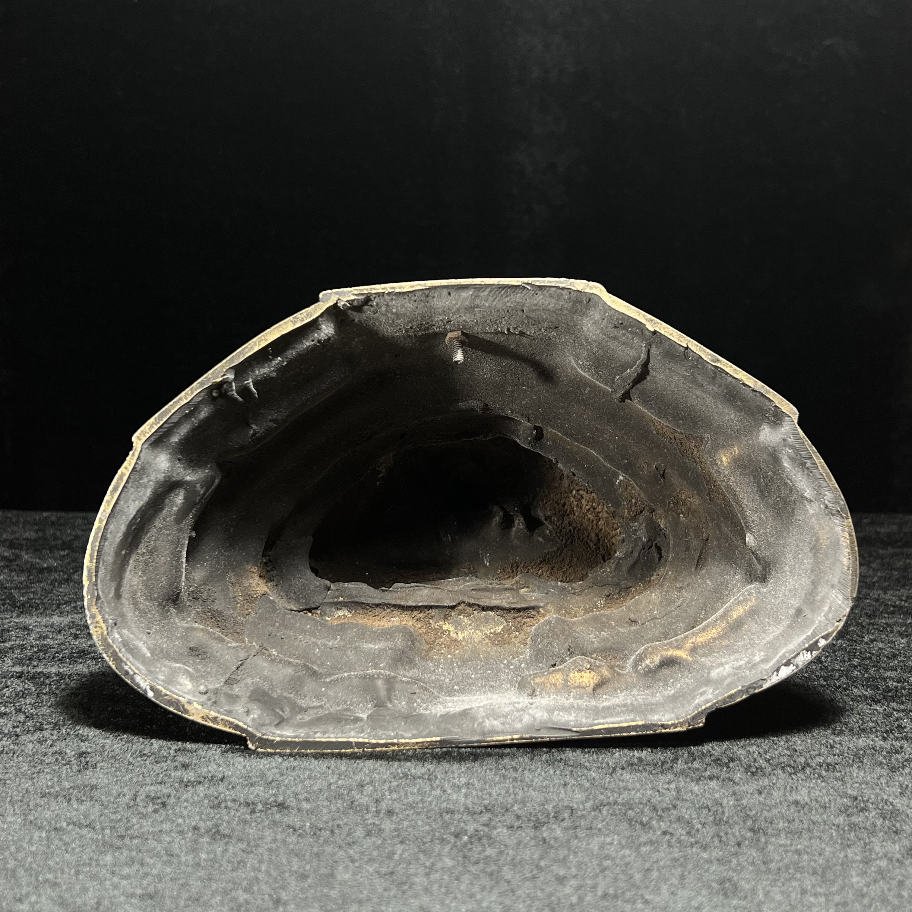 พระพุทธนรเทพศาสดา ทิพยนคราภิมงคลสถิต วัดไทยลอสแองเจลิส สหรัฐอเมริกา ฐาน ภปร. ปี 2522 หน้าตัก 5 นิ้ว เนื้อโลหะรมดำ (อีกหนึ่งพระพุทธ ชุด ภปร.ที่พบเจอและหายาก)ในหลวงรัชกาลที่ 9 เสด็จเททองหมายเลข 225(ผลรวมได้ 9 เลขมหามงคลเจริญก้าวหน้าในทุกด้าน) 1 ใน 2523 องค์