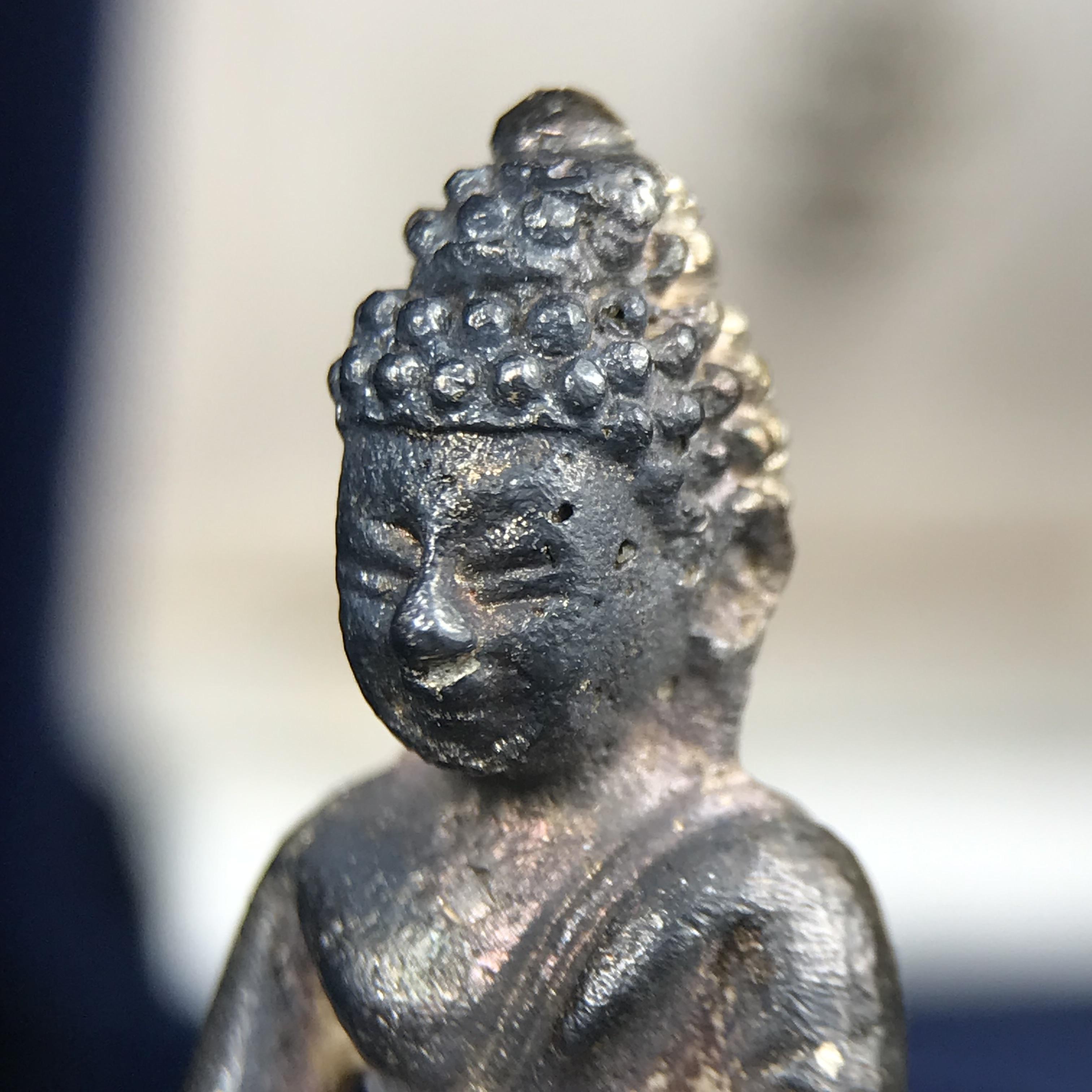 พระกริ่งศาสดา ภปร. วัดบวรนิเวศวิหาร ปี 2532 จัดสร้างในโอกาสสองทศวรรษรามาธิบดี เพื่อศูนย์การแพทย์สิริกิติ์ เนื้อเงิน(ผิวเดิมสวยงาม) (พิธีใหญ่ มวลสารมงคล สวยงามเข้มขลัง)สมเด็จพระญาณสังวร สมเด็จพระสังฆราชฯเสด็จเททอง***ตอกโค๊ตหมายเลข ๑๙๙๔***