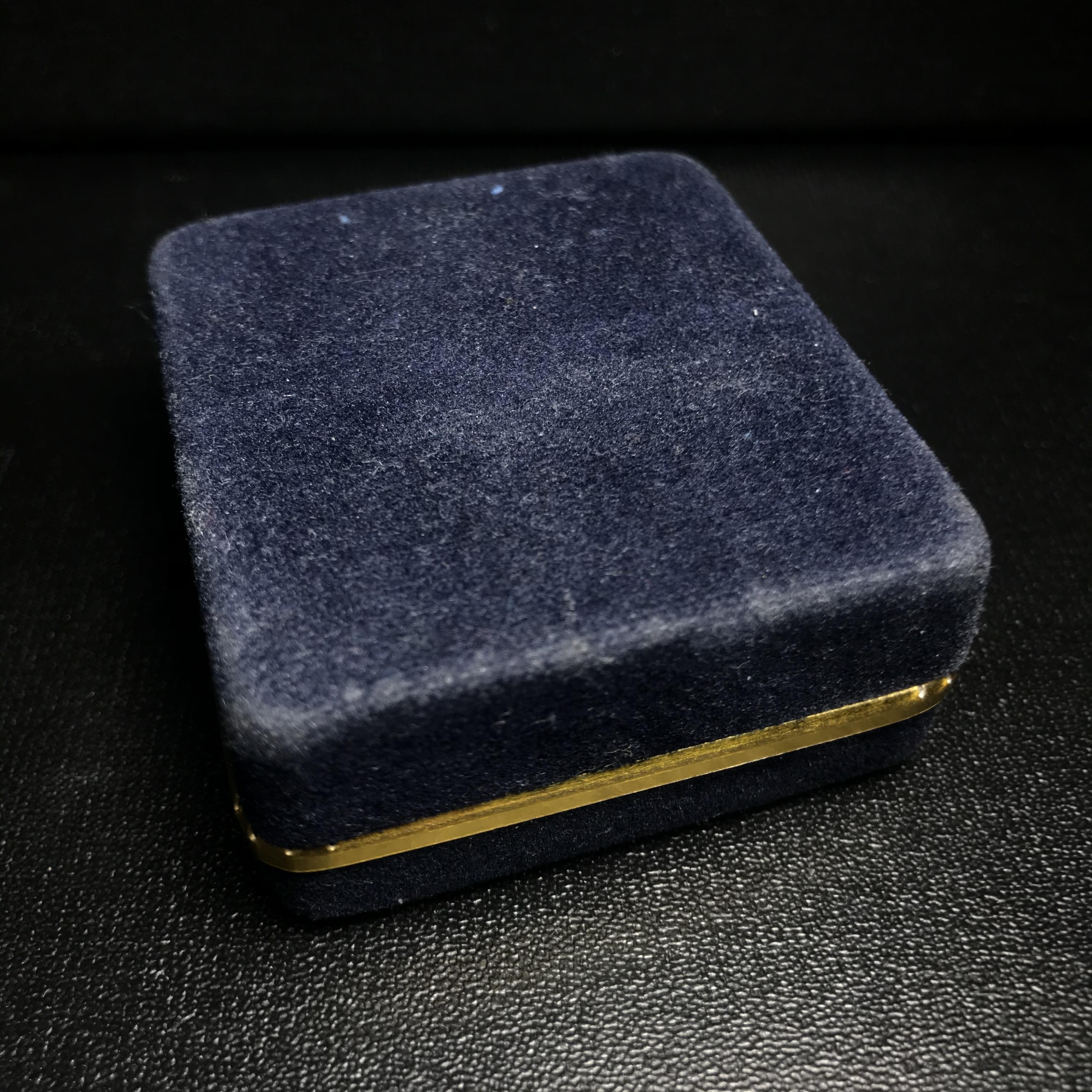 พระกริ่งพระพุทธชินสีห์ ภปร ทันโตเสฏโฐ ปี 2533 เนื้อเงิน (วัตถุมงคลหนึ่งเดียวที่บรรจุพระทนต์(ฟัน)ในหลวงรัชกาลที่9 พระราชทานให้จัดสร้าง)(1ใน1999องค์)