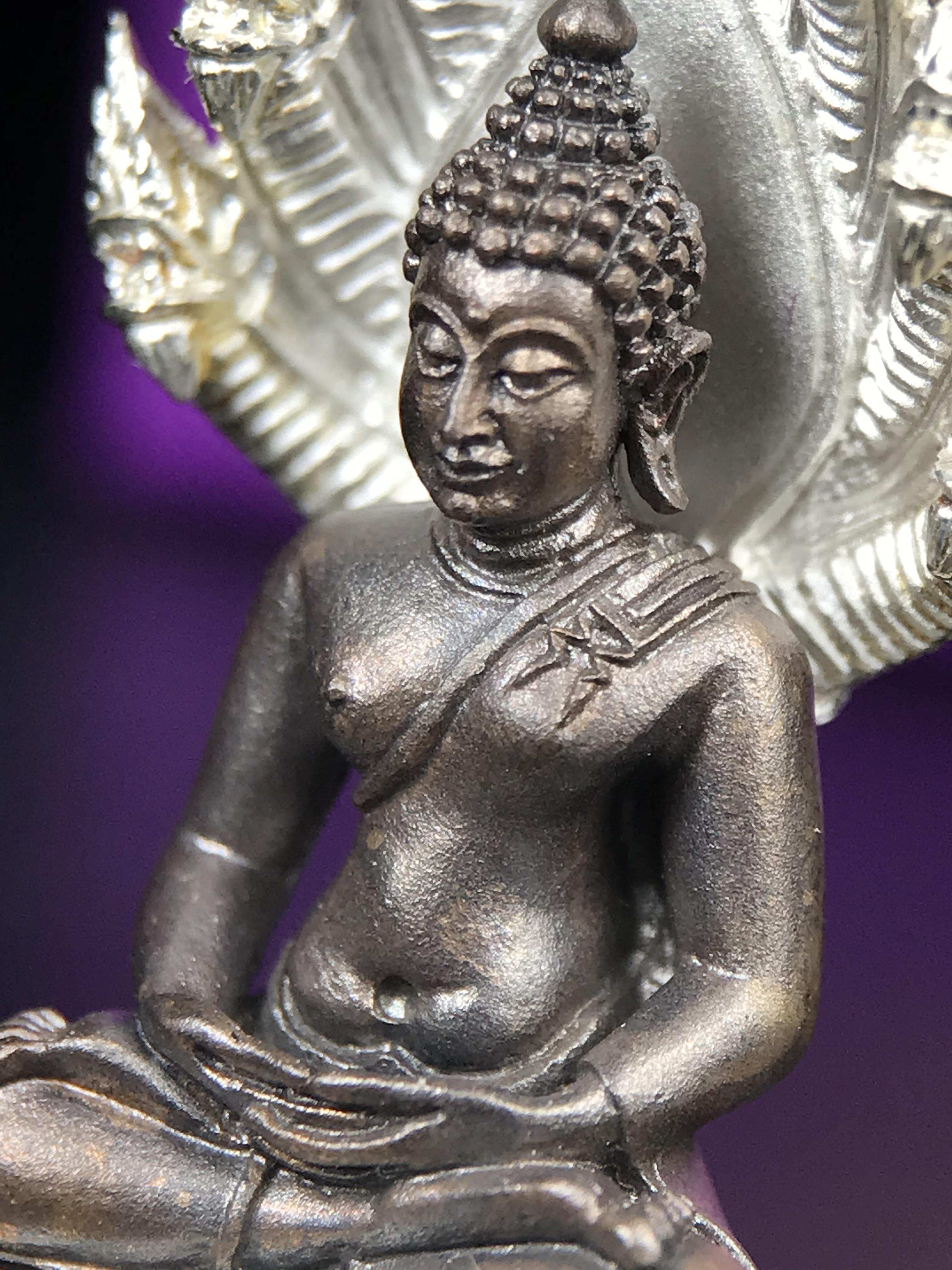 พระนาคปรก สธ. รุ่นสร้างพระอุโบสถเฉลิมพระเกียรติ 4 รอบ 84 พรรษา สมเด็จพระเทพรัตนราชสุดาฯ วัดบวรนิเวศวิหาร ปี 2543 พิมพ์ใหญ่ องค์พระเนื้อนวโลหะ ฐานนาคปรกเนื้อเงิน(สภาพ สวย )พิธีใหญ่ พุทธศิลป์งดงาม หายาก(องค์หมายเลขสวย ๒๖๗) (1 ใน 1999 องค์)