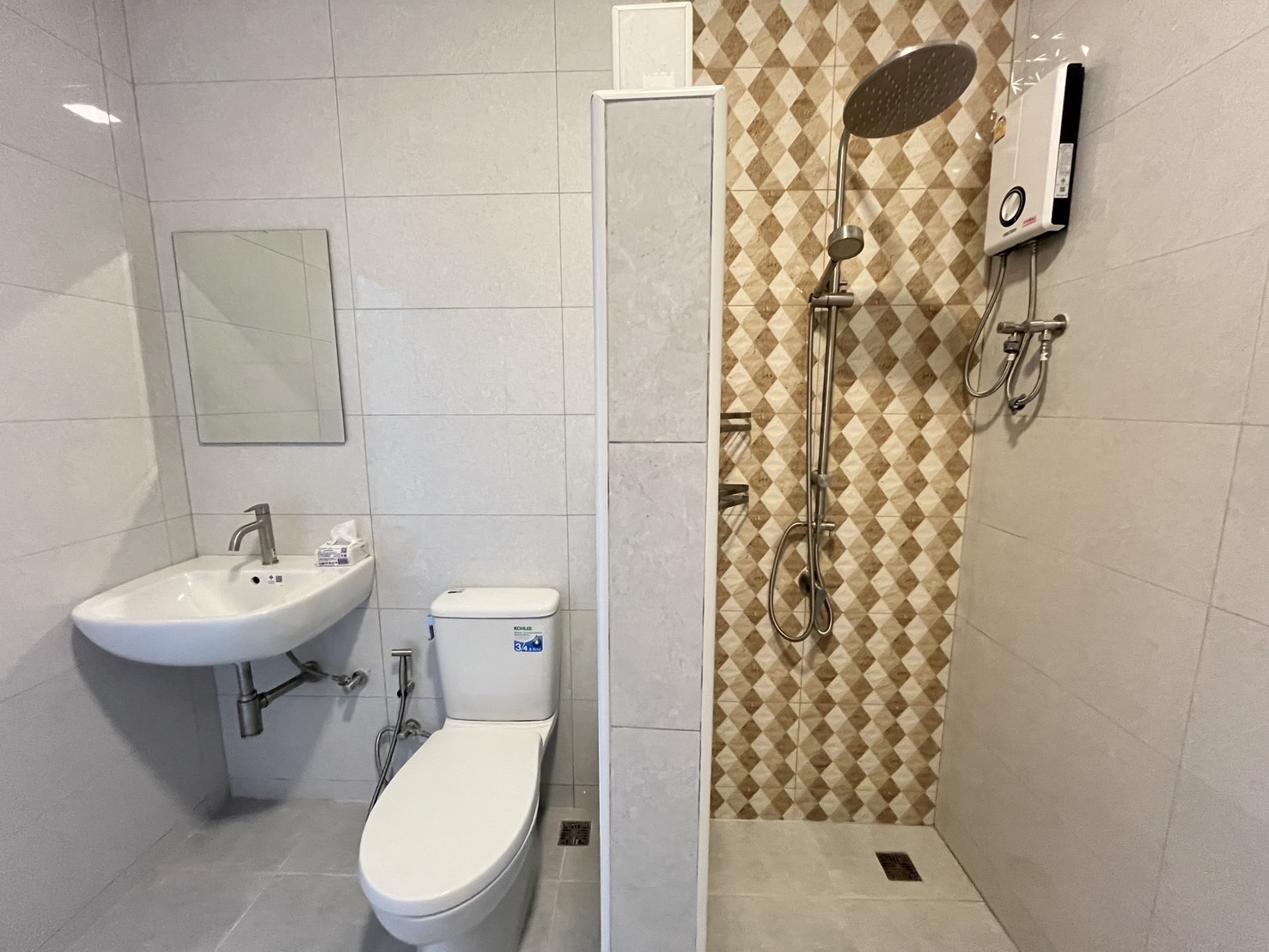 For Rent : Chalong, One-story townhome, 3 bedrooms 2 bathrooms