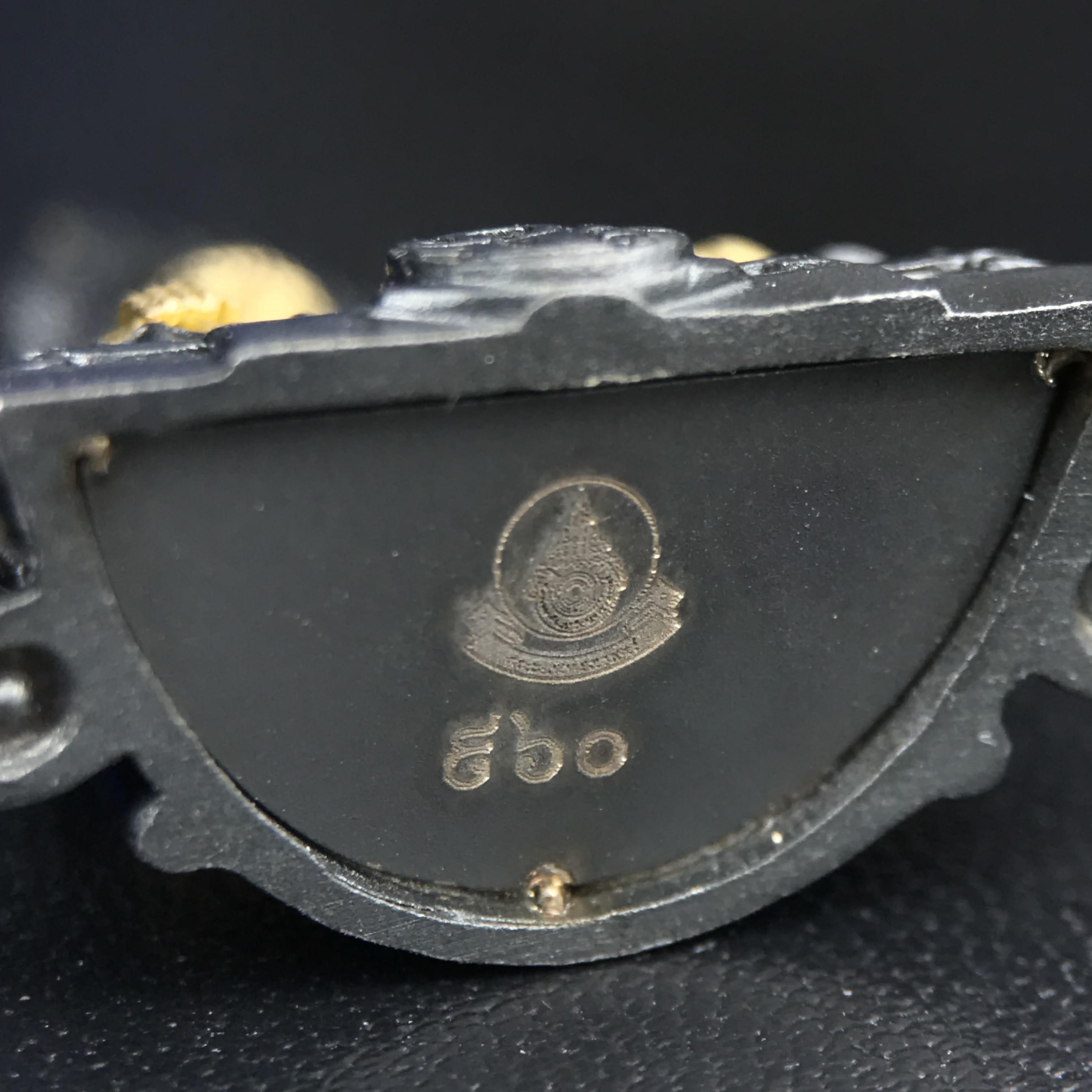 พระพุทธชินราช ภปร. โครงการ เพราะแผ่นดินนี้คือแผ่นดินเกิด เนื้อเงินชุบทองคำซุ้มรมดำ ปี2551 ขนาดหน้าตัก1/2นิ้ว(3.5*2.5 ซม.)ประกอบพิธี ณ พระอุโบสถ วัดพระศรีรัตนศาสดาราม(วัดพระแก้ว)และพระวิหารวัดพระศรีรัตนมหาธาตุวรมหาวิหาร(จ.พิษณุโลก)(สวยงามหายาก)1ใน5000องค์