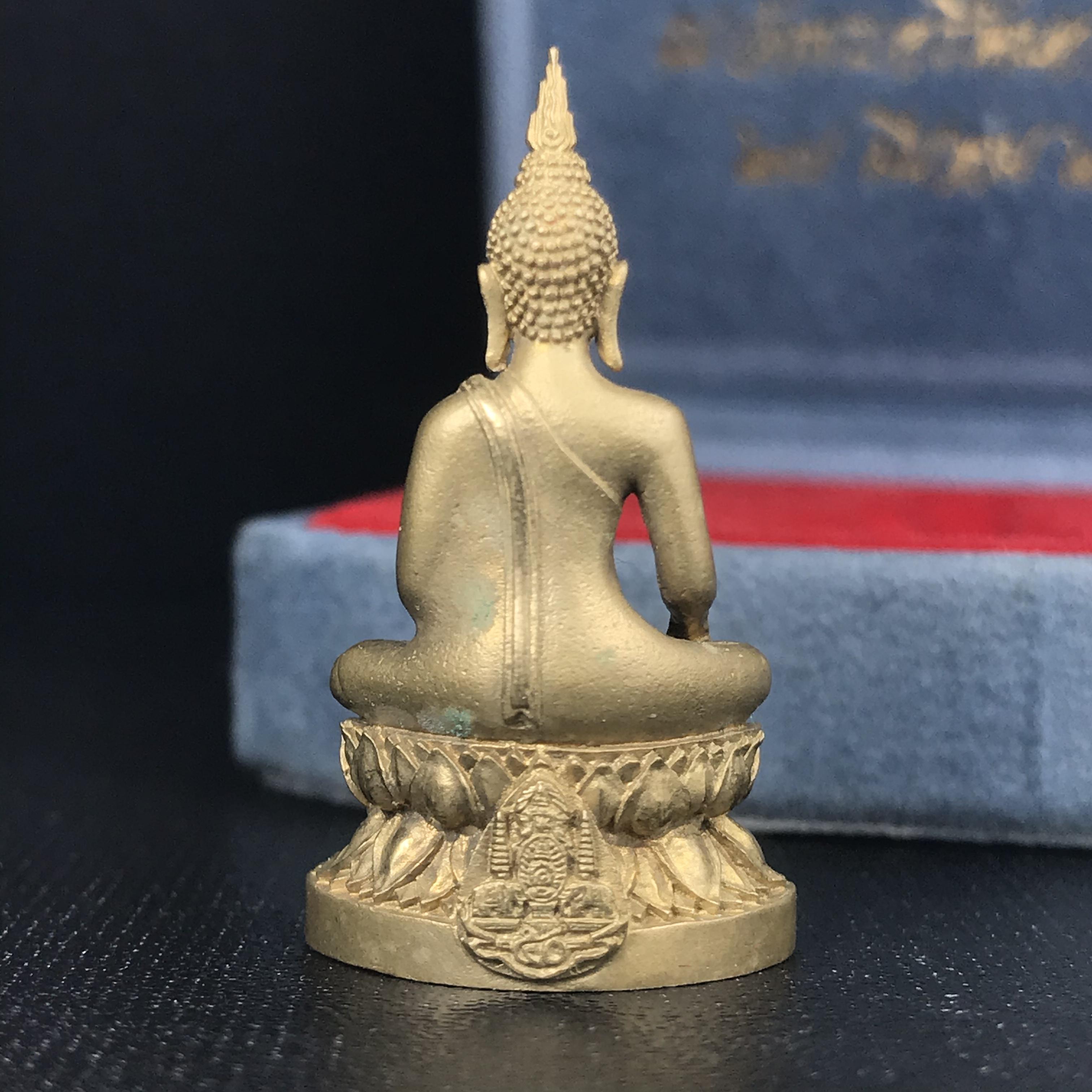 พระกริ่งพระพุทธนวราชบพิตร ครองสิริราชสมบัติครบ 50 ปี พ.ศ.2540 เนื้อทอง93 ชุดพระราชทาน(หายาก)