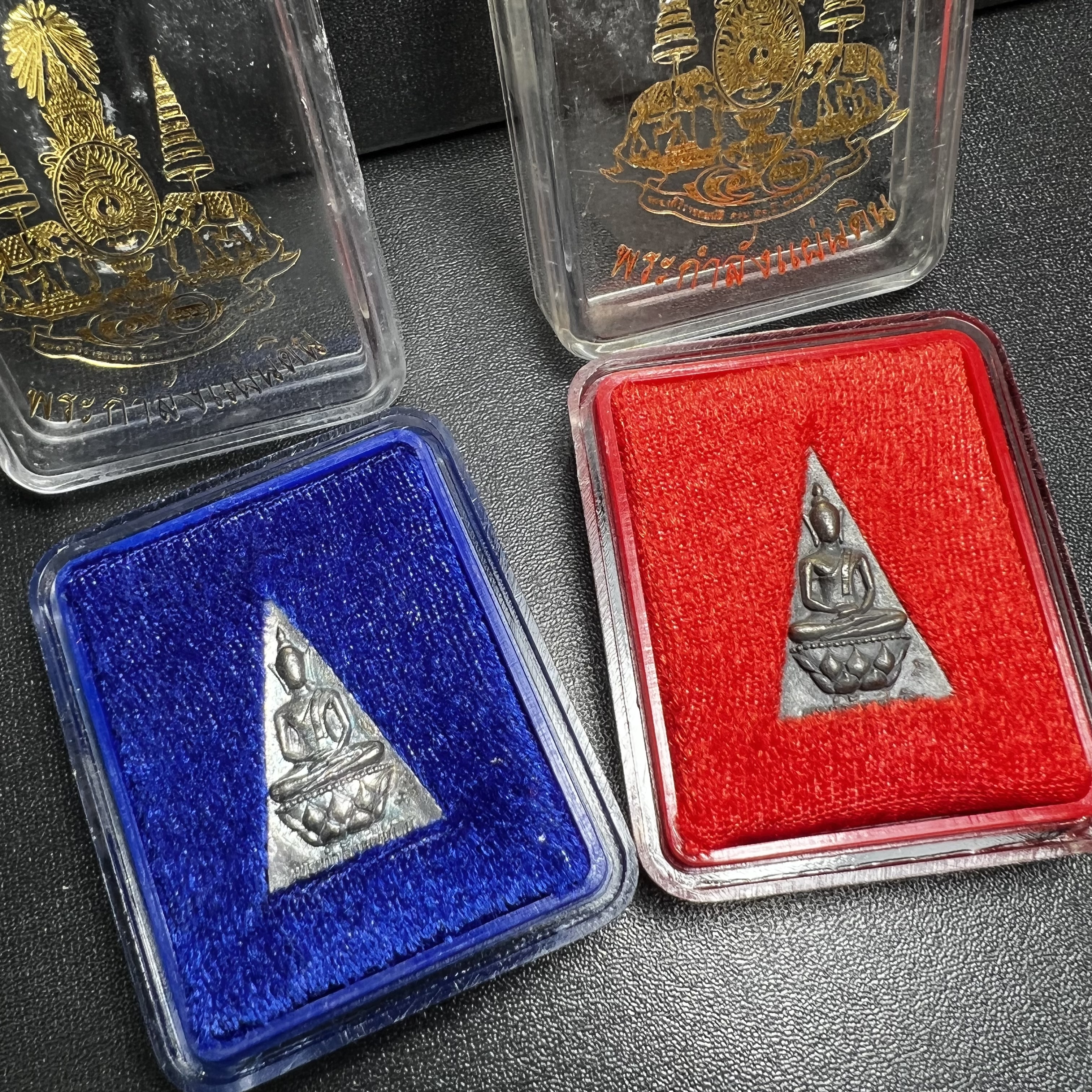 พระกำลังแผ่นดิน (สมเด็จจิตรลดา2) จัดสร้างเฉลิมพระเกียรติ ร.9 ครองราชย์ 50 ปี 2539 เนื้อเงิน+เนื้อนวโลหะ(สร้างน้อยหายาก)พร้อมกล่องบรรจุเดิม(1ใน2539องค์)