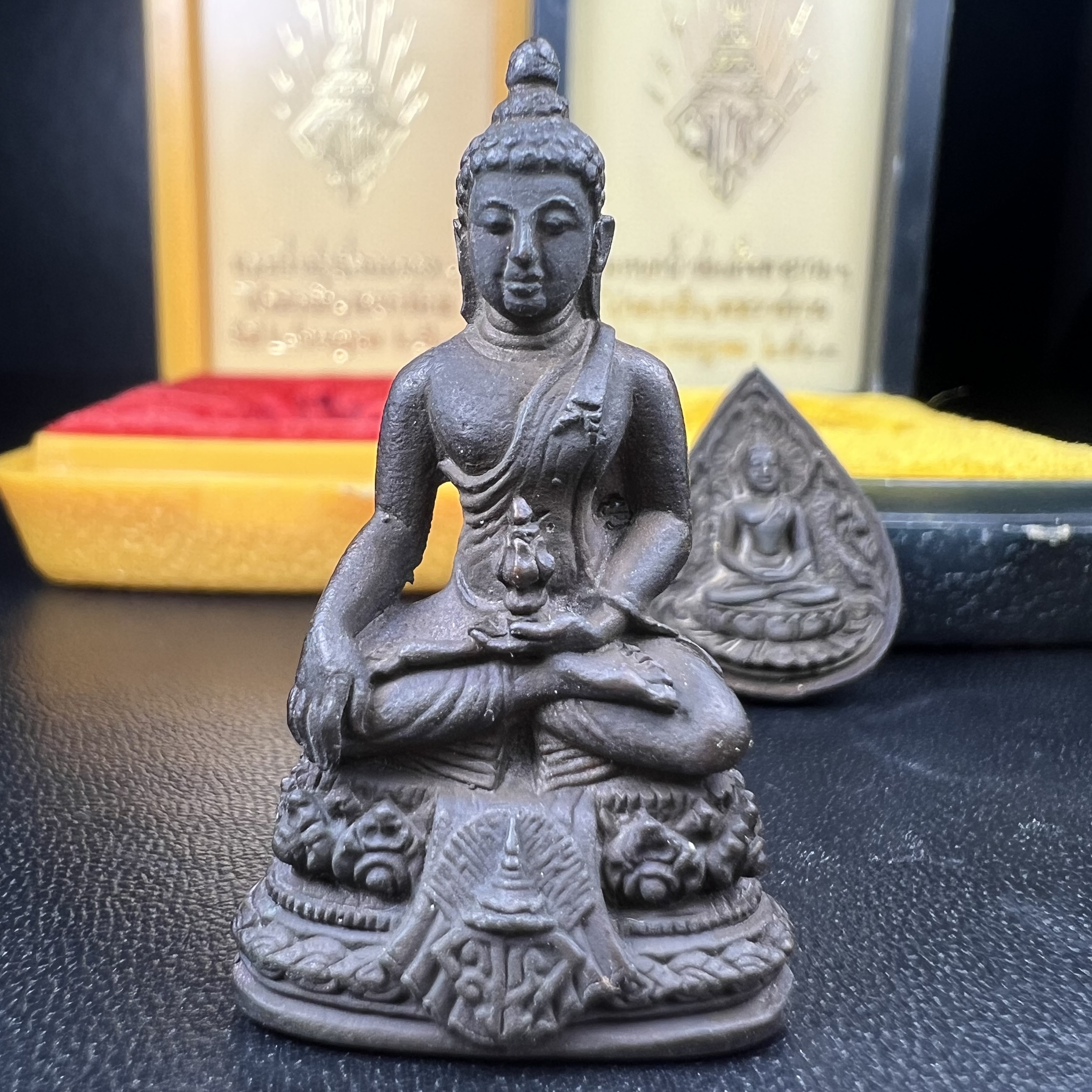 พระกริ่ง+พระหยดน้ำ มวก(รุ่นแรก)พระราชทาน ปี2523 วัดบวรนิเวศวิหาร เนื้อนวโลหะกล่องบรรจุเดิม(คัดสวยคมชัด เนื้อนวโลหะเข้มขลังตามแบบฉบับงานแกะแม่พิมพ์โดย นายช่างเกษม มงคลเจริญ แบบนิยม พร้อมกล่องบรรจุเดิม)(หลวงปู่โต๊ะร่วมปลุกเสก)