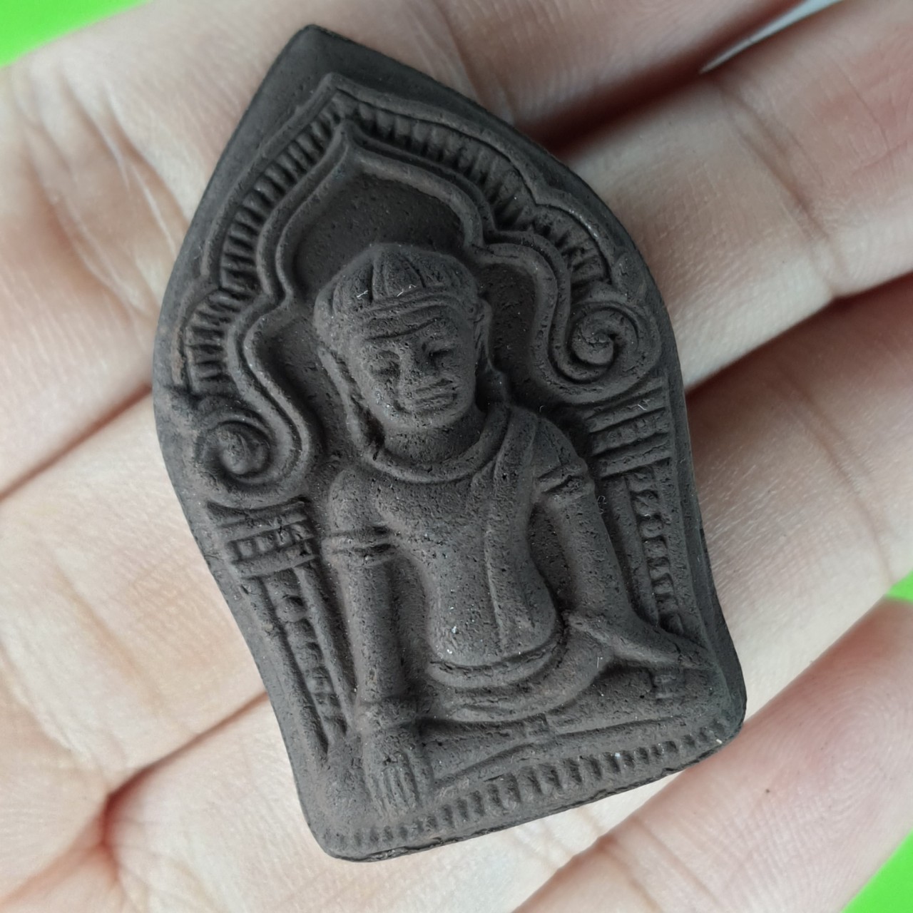 พระเครื่อง พระยอดขุนพล เนื้อแร่น้ำพี้ แบบ 100องค์