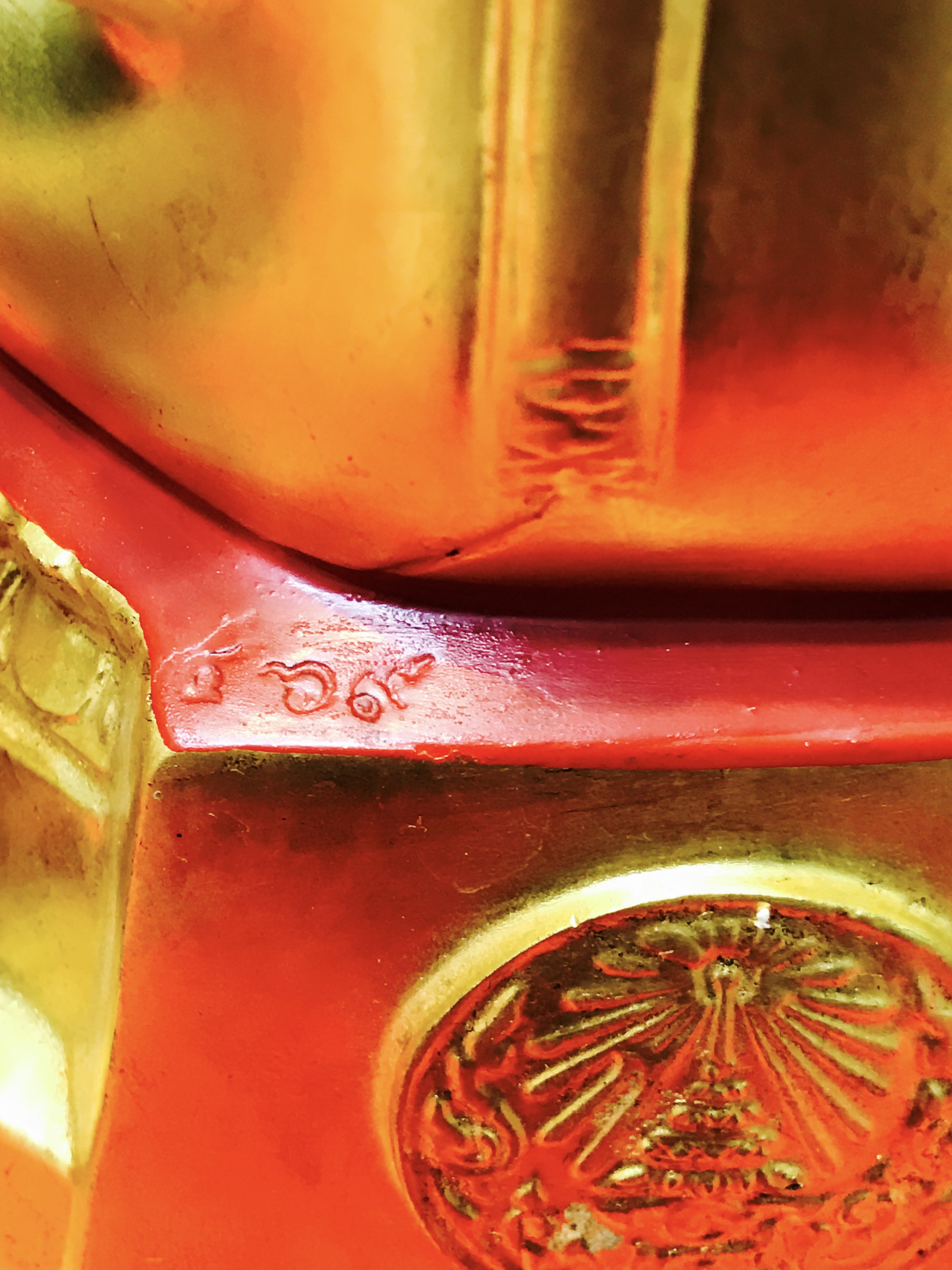 พระพุทธชินราช จปร วัดเบญจมบพิตร ปี 2519 หน้าตัก 5.9 นิ้ว หล่อดินไทย ปิดทองเดิมพร้อมครอบตู้เดิม(ในหลวงและราชินีเสด็จฯเททอง)