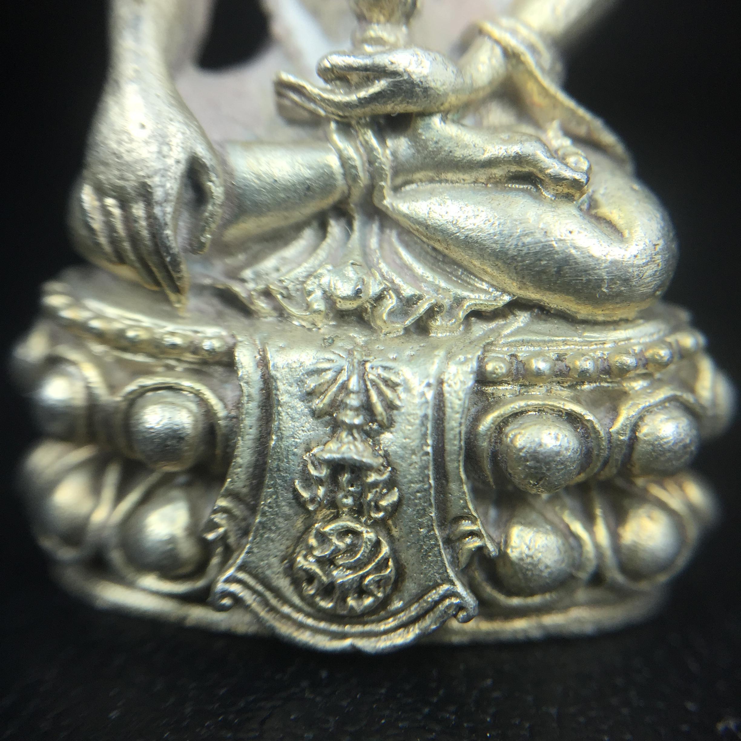 พระกริ่งศิรากาศ ภปร.(วัตถุมงคล"คุ้มเกล้าฯ") โรงพยาบาลภูมิพล เนื้อเงินพิมพ์หน้าไทย (ในหลวงรัชกาลที่9เสด็จเททอง)(พิธีใหญ่)(นิยม)