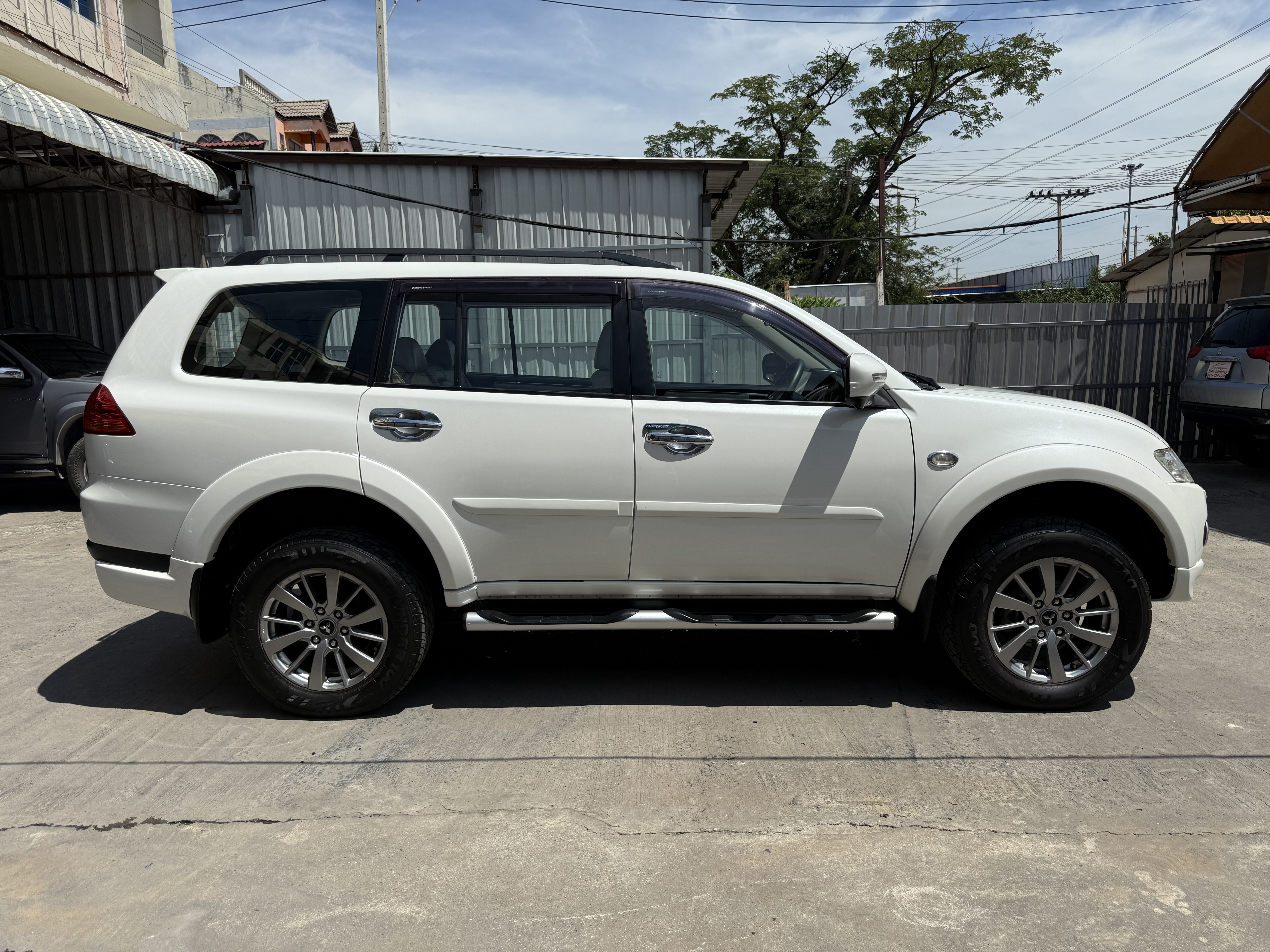 Mitsubishi Pajero Sport 2.5 GT 2WD At 2011 ขาวมุก