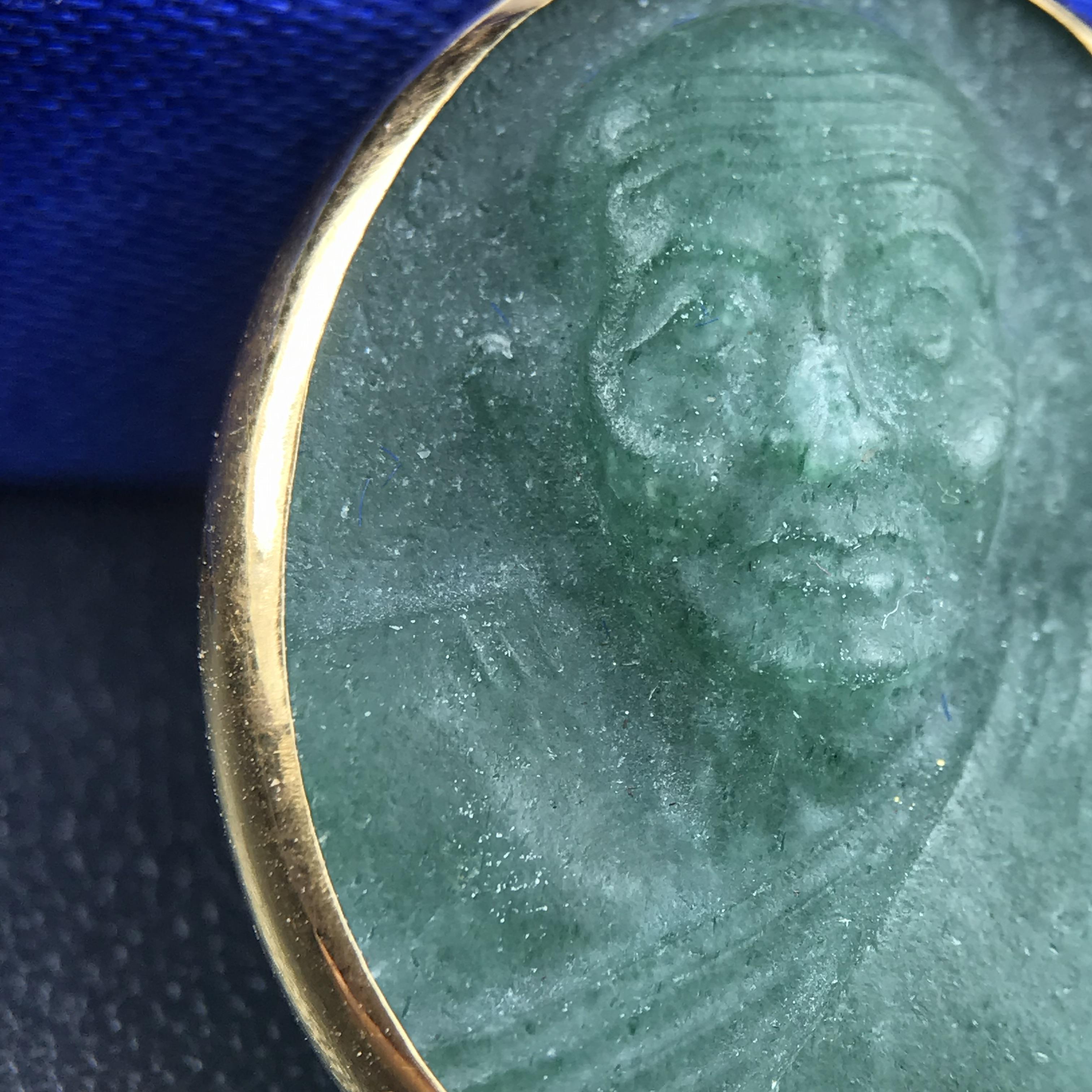 หลวงปู่ทวด วัดพะโคะ จ.สงขลา ปี 2543 เหรียญหยกรูปไข่(เลี่ยมทองคำ) ขนาด 2.2 x 2.5 ซม. ด้านหลังแผ่นโค๊ตทองคำ สร้างโดยสมาคมชาวเพชรบุรี “สมเด็จเจ้าพะโคะหลวงปู่ทวดเหยียบน้ำทะเลจืด” ครั้งแรกแห่งประวัติศาสตร์(สวยงามเป็นของล้ำค่าหายากมาก)สภาพสวยสมบูรณ์