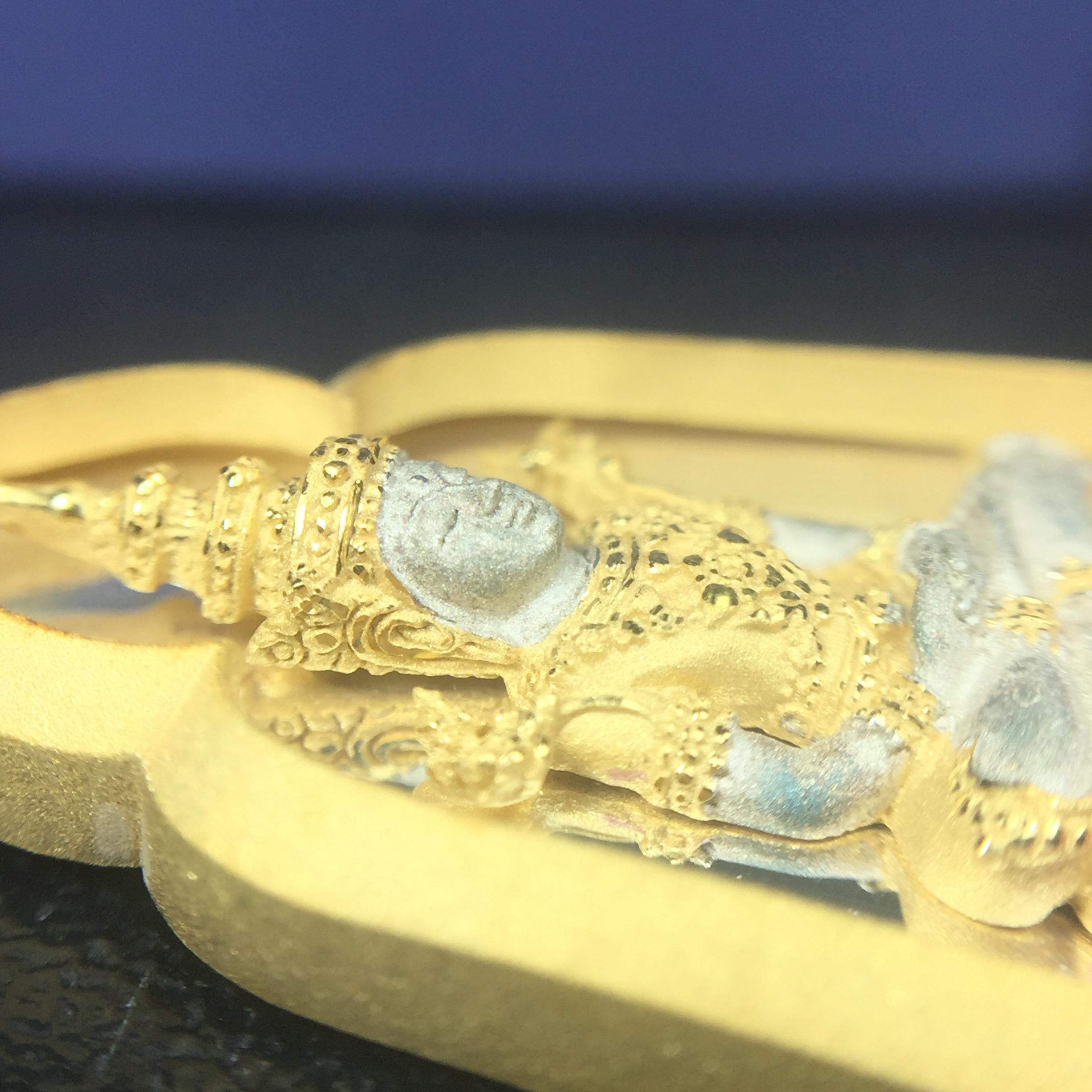 พระแก้วมรกต ภปร. ปี2547 จัดสร้างโดย รพ.ภูมิพลฯ เนื้อเงิน(3 กษัตริย์) เหรียญทรงซุ้ม(1ใน3000องค์)