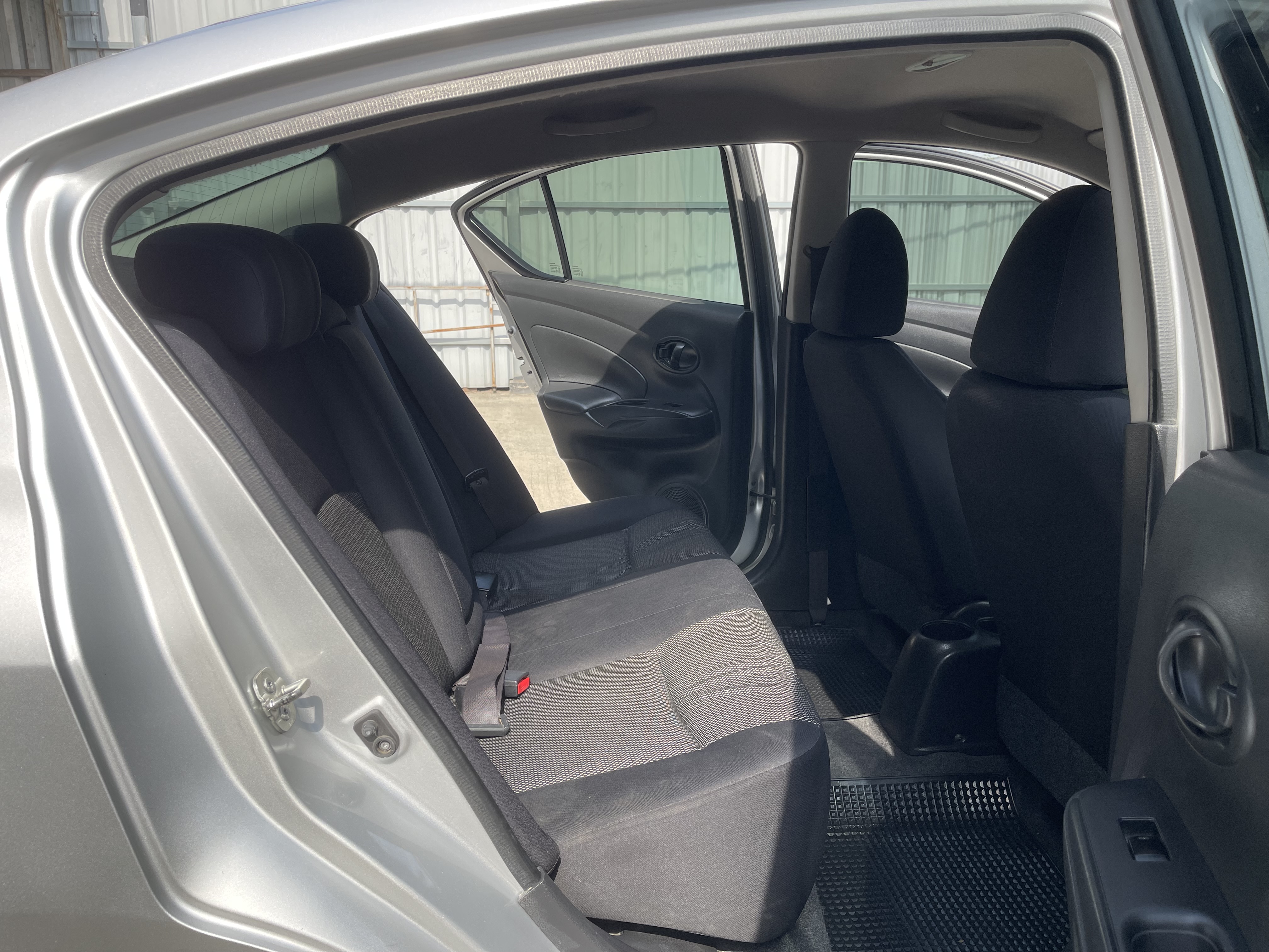 Nissan Almera 1.2 E At 2017 เงิน