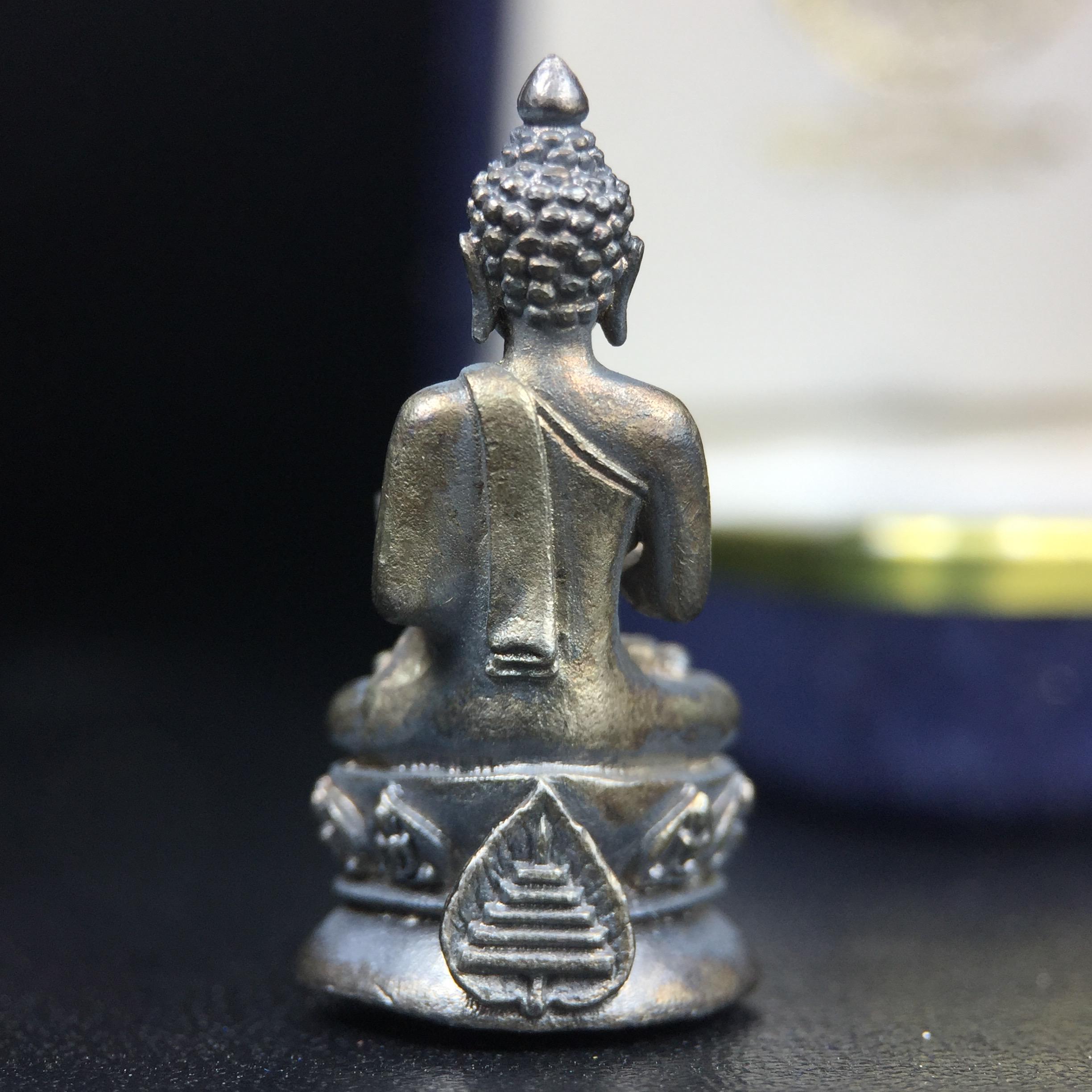 พระกริ่งปรมานุชิตชิโนรส วัดพระเชตุพนวิมลมังคลาราม(วัดโพธิ์) ปี2533 เนื้อเงิน ( ในหลวงรัชกาลที่9เสด็จเททอง)พิธีใหญ่ งดงามด้วยพุทธศิลป์เปี่ยมด้วยพุทธคุณ อีกหนึ่งรุ่นที่แนะนำสะสมบูชา
