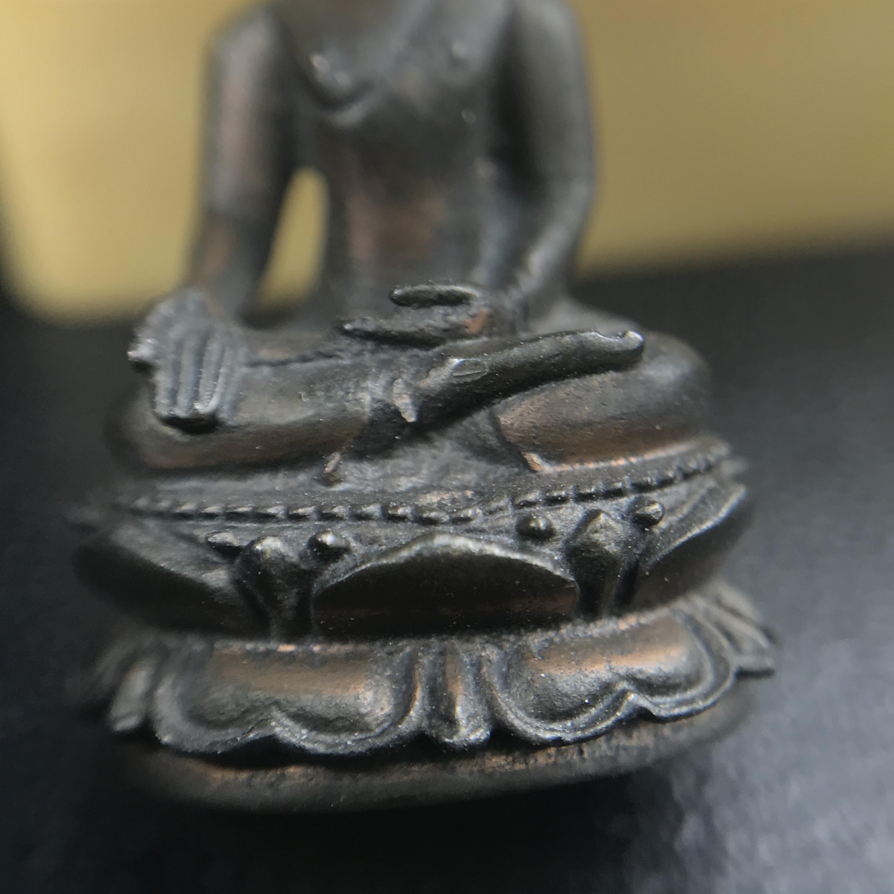 พระกริ่งไพรีพินาศ(รุ่นแรก สมเด็จพระญาณสังวร) วัดเพชรวราราม รุ่นเขาค้อ เนื้อนวโลหะ ตอกโค้ต ปี2520 จ.เพชรบูรณ์(1ใน2309 องค์)