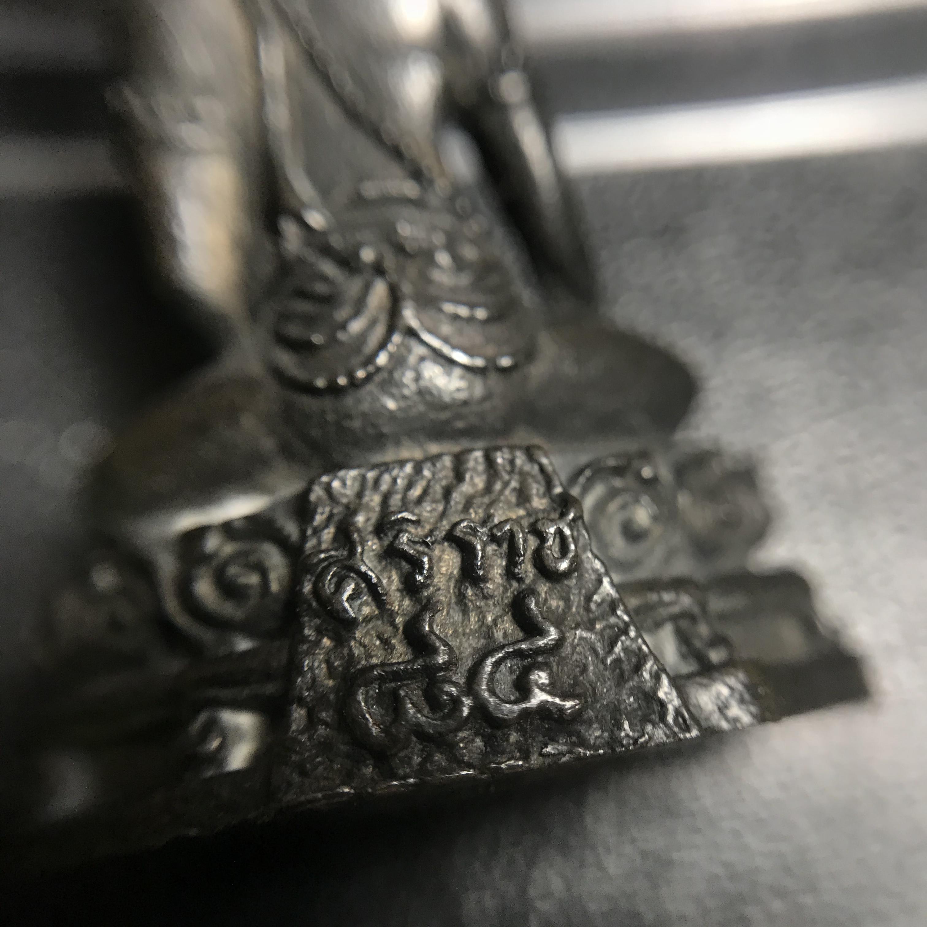 พระกริ่ง "พุทธศิริราช 84 ปี" โรงพยาบาลศิริราช พ.ศ.2517 เนื้อนวโลหะ(ในหลวง ร.9 เสด็จเททอง)