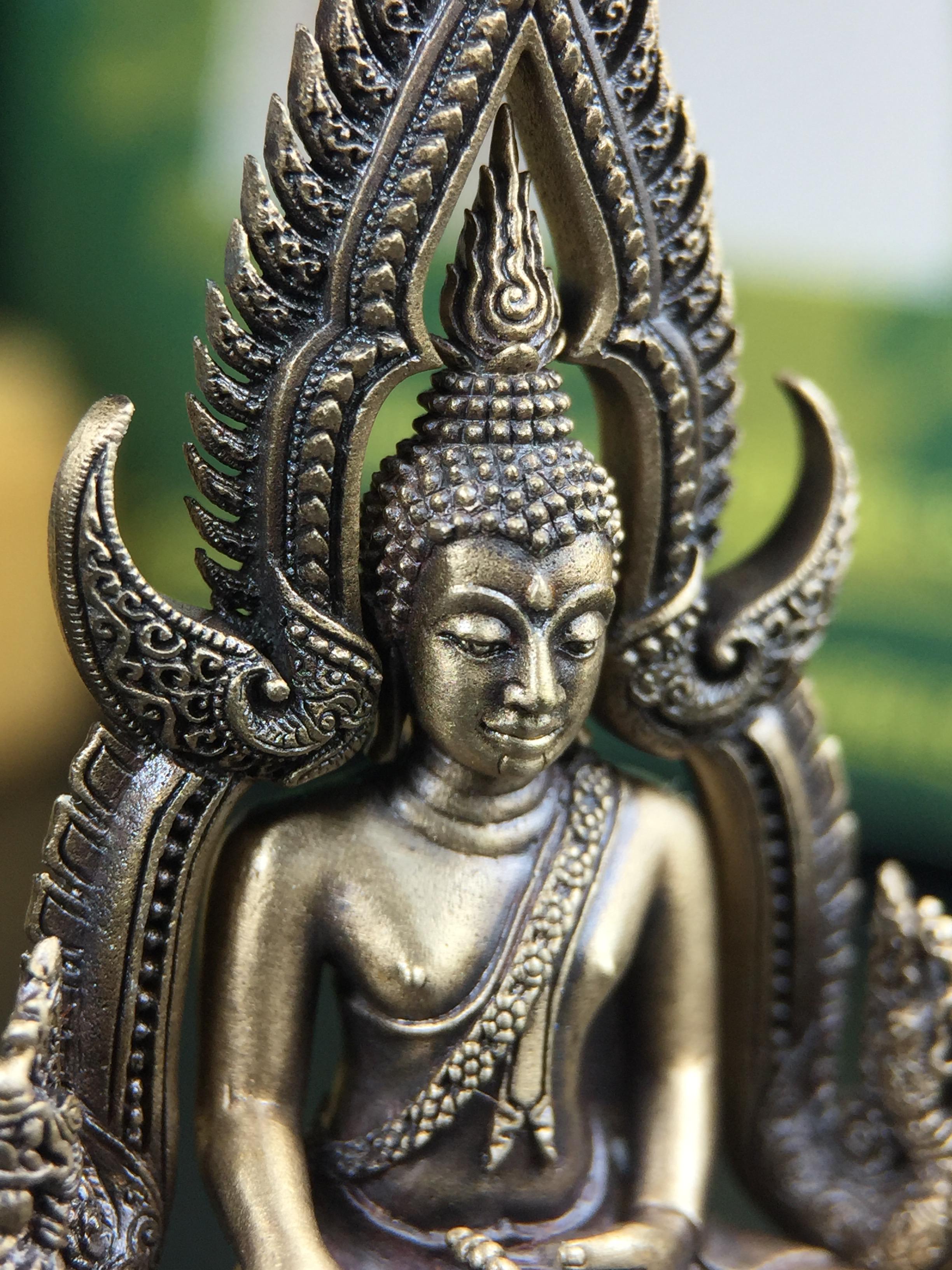 พระพุทธชินราช(จำลอง) ภปร. 84 พรรษา เนื้อบรอนซ์รมดำซาติน พิมพ์ใหญ่ขนาดหน้าตัก 3/4 นิ้ว (พระราชทานมวลสาร จิตรลดาและเส้นพระเจ้า(เส้นผม)รัชกาลที่9)พุทธศิลป์ทรงคุณค่าอีกหนึ่งรุ่นยอดนิยม(1ใน5000องค์)