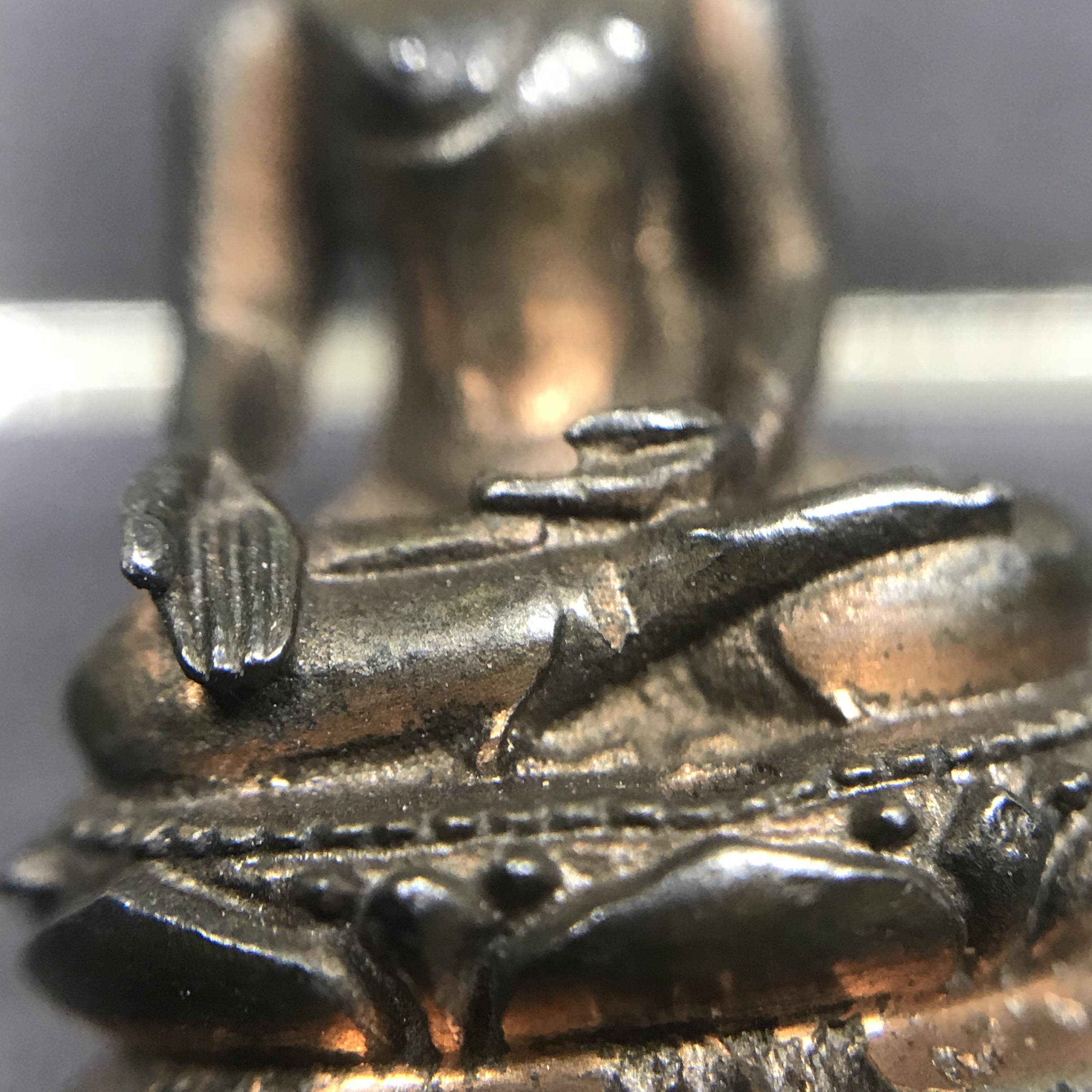 พระกริ่งไพรีพินาศ(รุ่นแรก สมเด็จพระญาณสังวร) วัดเพชรวราราม รุ่นเขาค้อ เนื้อนวโลหะ ตอกโ ค้ต ปี2520 จ.เพชรบูรณ์(1ใน2309 องค์)