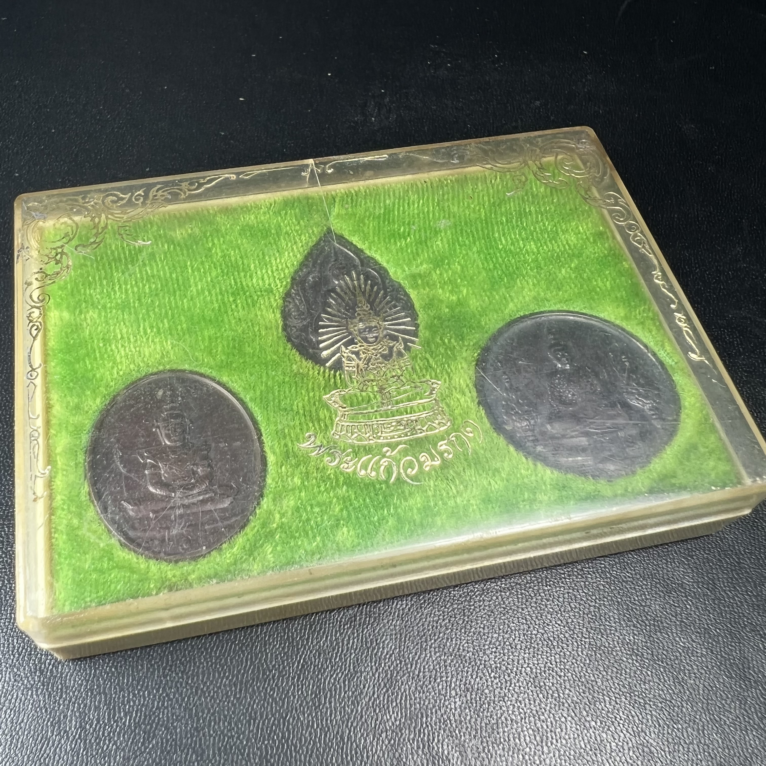 เหรียญพระแก้วมรกตหลัง ภปร. ฉลองกรุงรัตนโกสินทร์ครบ 200 ปี พ.ศ.2525 เนื้อทองแดงกล่องบรรจุเดิมครบ3พิมพ์(บล็อกพระราชศรัธา)(ในหลวงรัชกาลที่9 เสด็จในพิธี)