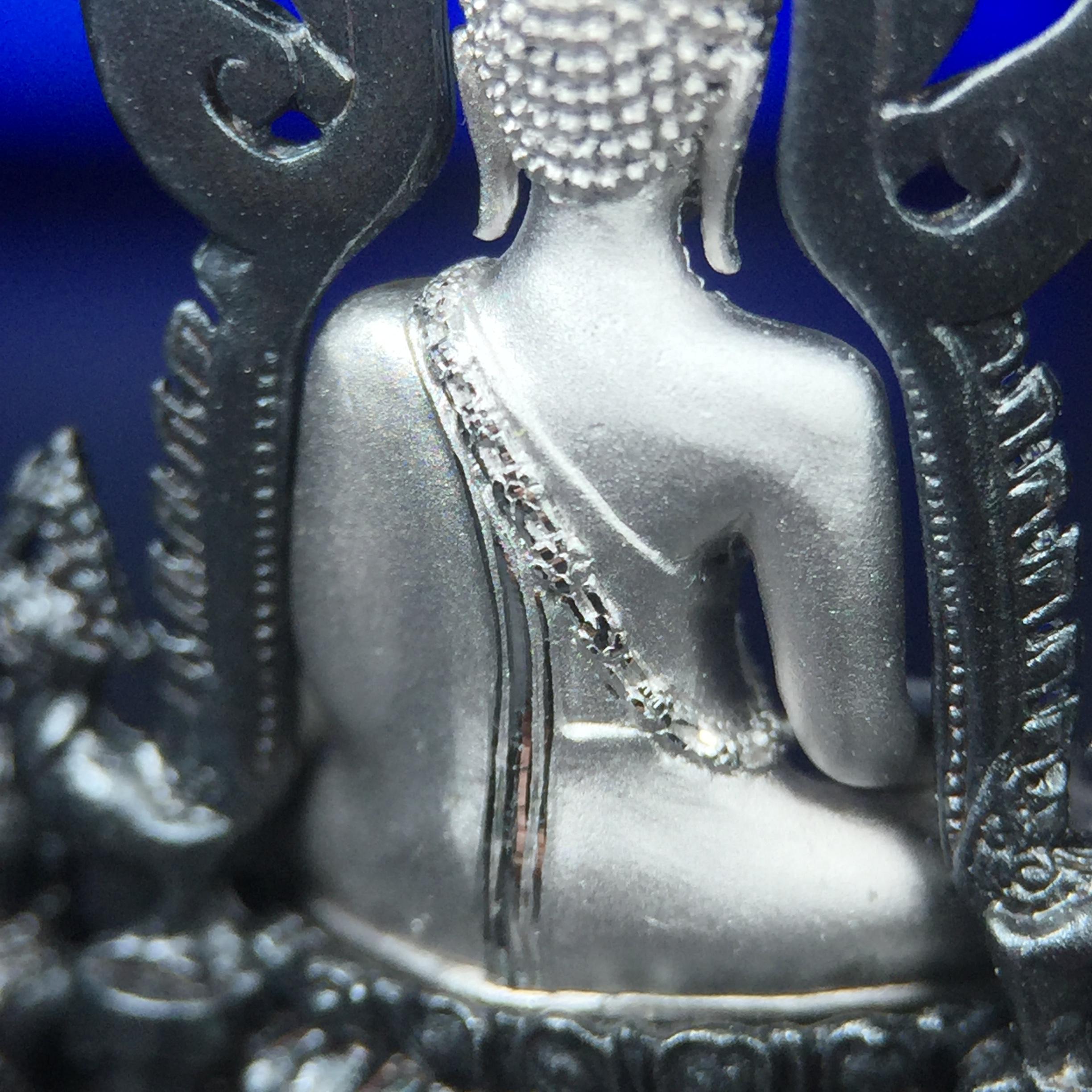 พระพุทธชินราช ภปร. โครงการ เพราะแผ่นดินนี้คือแผ่นดินเกิด เนื้อเงินชุบทองคำขาวซุ้มรมดำ ปี2551 ขนาดหน้าตัก1/2นิ้ว(3.5*2.5 ซม.) (สวยงามหายาก)1ใน 5000 องค์