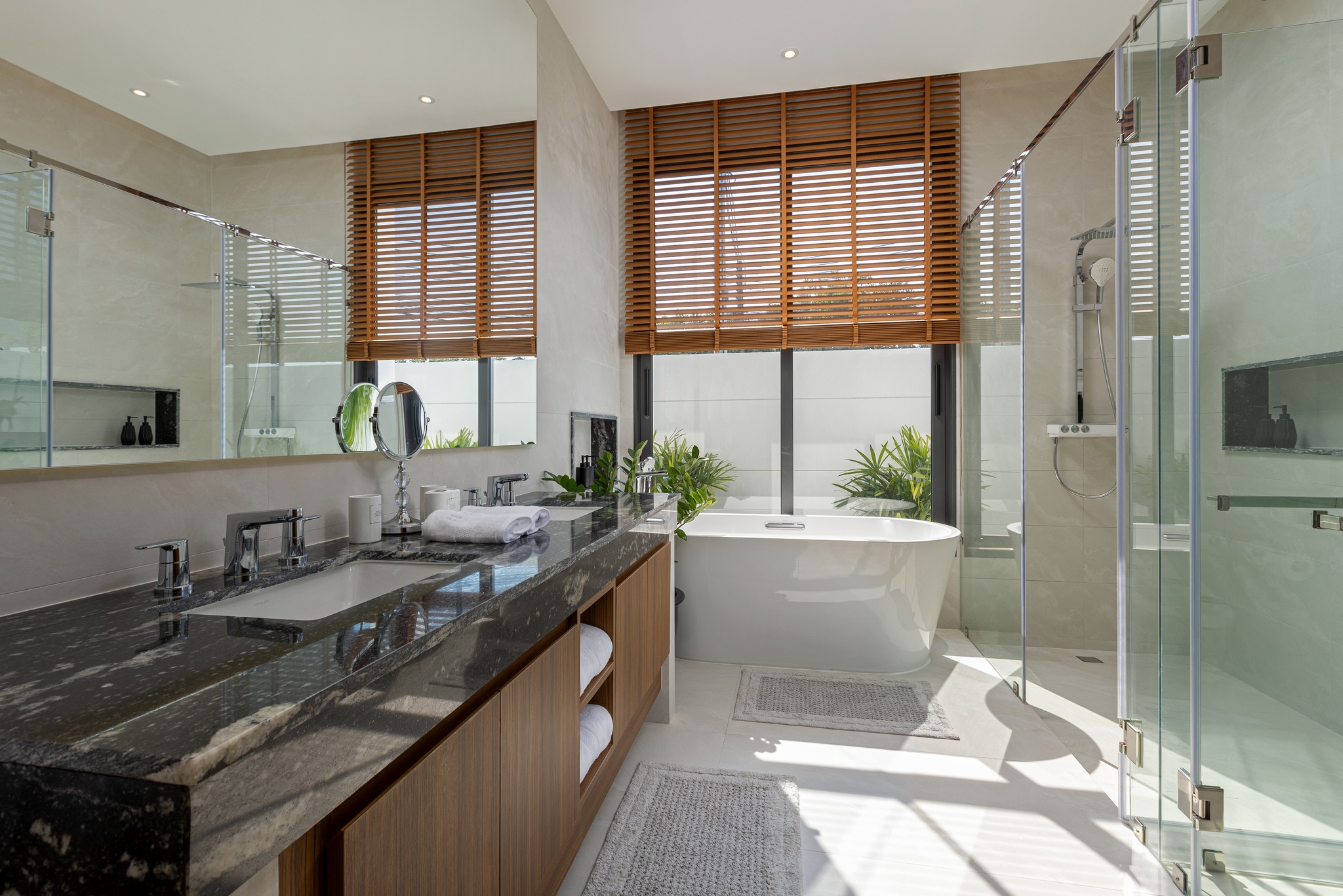 For Sales : Cherngtalay, Luxury Pool Villa, 3 Bedrooms 5 Bathrooms