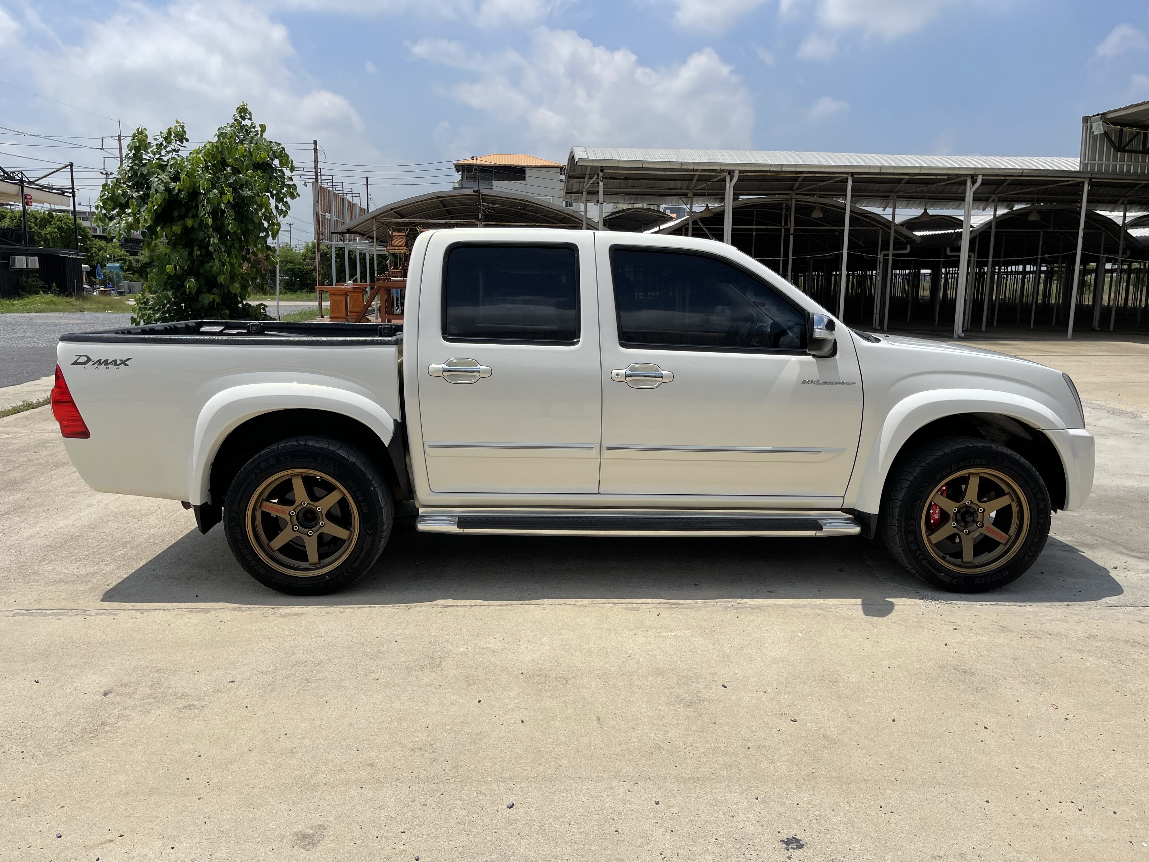 Isuzu Dmax 4ประตู Hilander 2.5 Abs Navi 2010 ขาวมุก