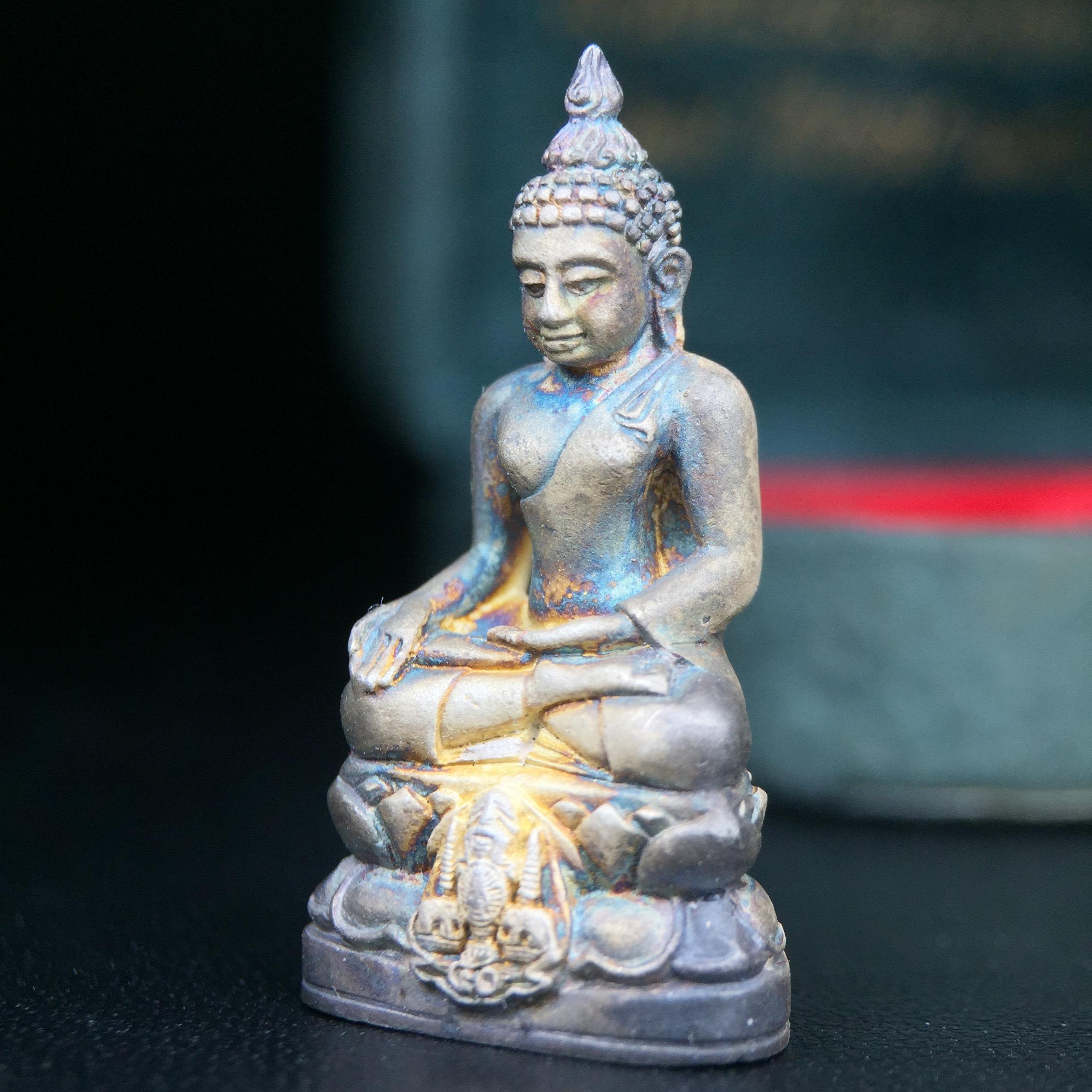 พระกริ่งไพรีพินาศ ตรากาญจนาภิเษก วัดบวรนิเวศวิหาร ที่ระลึกในหลวงรัชกาลที่9 ครองสิริราชสมบัติครบ 50 ปี เนื้อเงิน(สภาพผิวเดิม ขึ้นสีรุ้งธรรมชาติ สวยแบบนิยม)พร้อมกล่องบรรจุเดิม ครบ สมบูรณ์ ชุดพระราชทาน(หายาก)