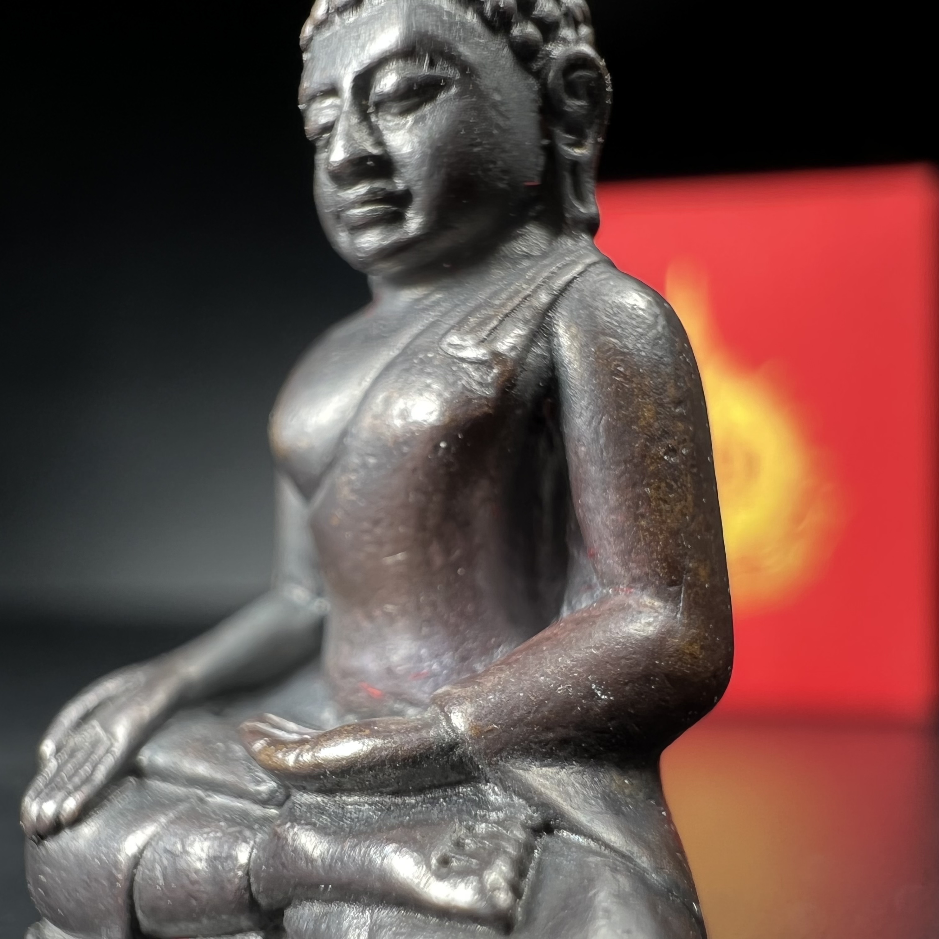 พระกริ่งไพรีพินาศ เฉลิมพระเกียรติ พระบาทสมเด็จพระเจ้าอยู่หัวรัชกาลที่9 พระชนมพรรษา 6 รอบ ปี2542 เนื้อนวโลหะผสมทองคำ(บรรจุเหล็กไหล)ดีนอก-ดีใน