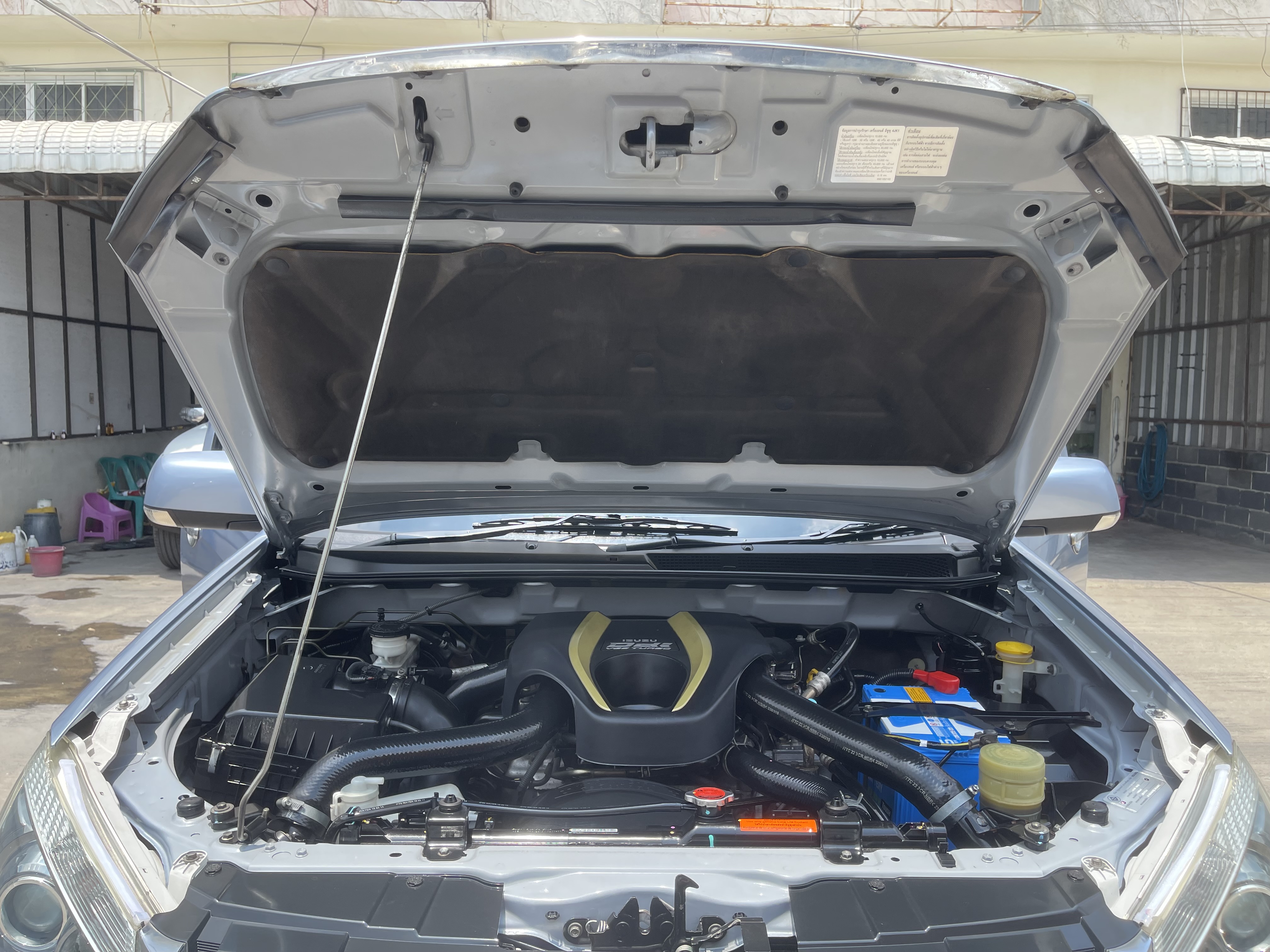 Isuzu Dmax All New 4ประตู Hilander 2.5 Vgs Z Dvd 2015 ฟ้า