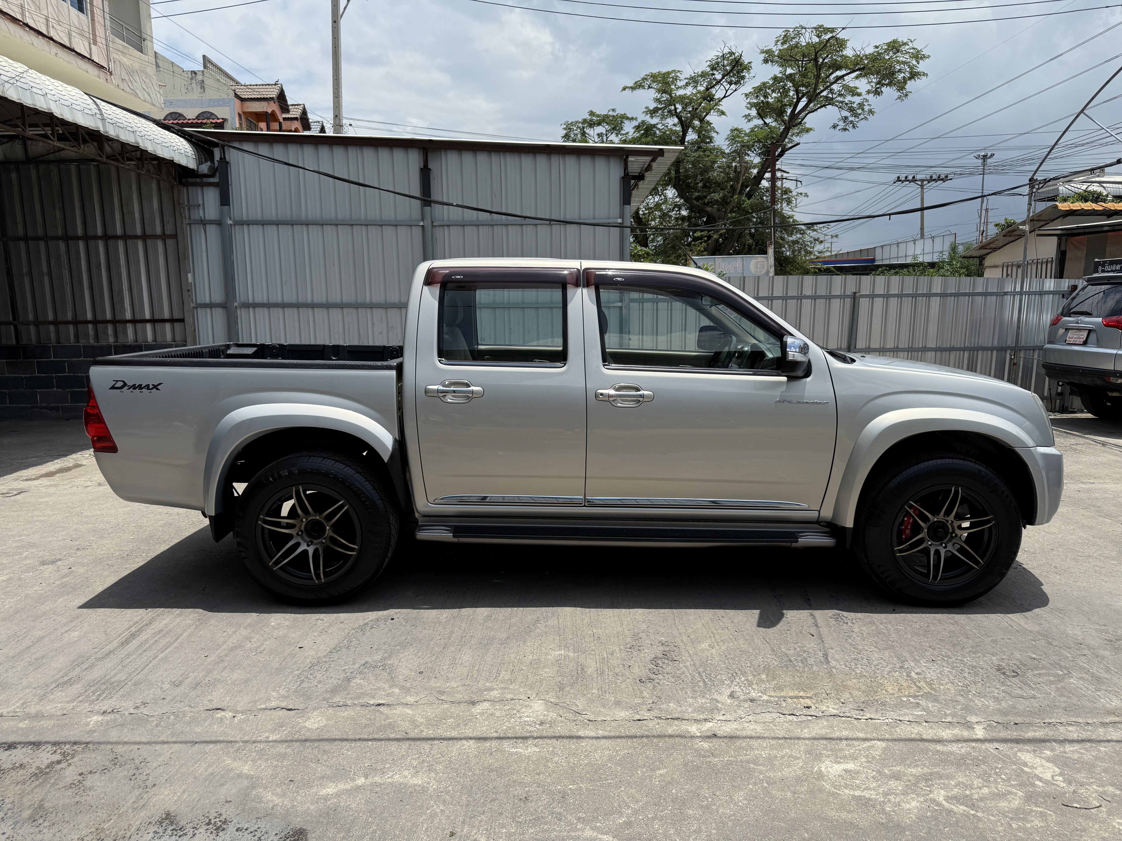 Isuzu Dmax 4ประตู Hilander 2.5 Abs 2011 เงิน