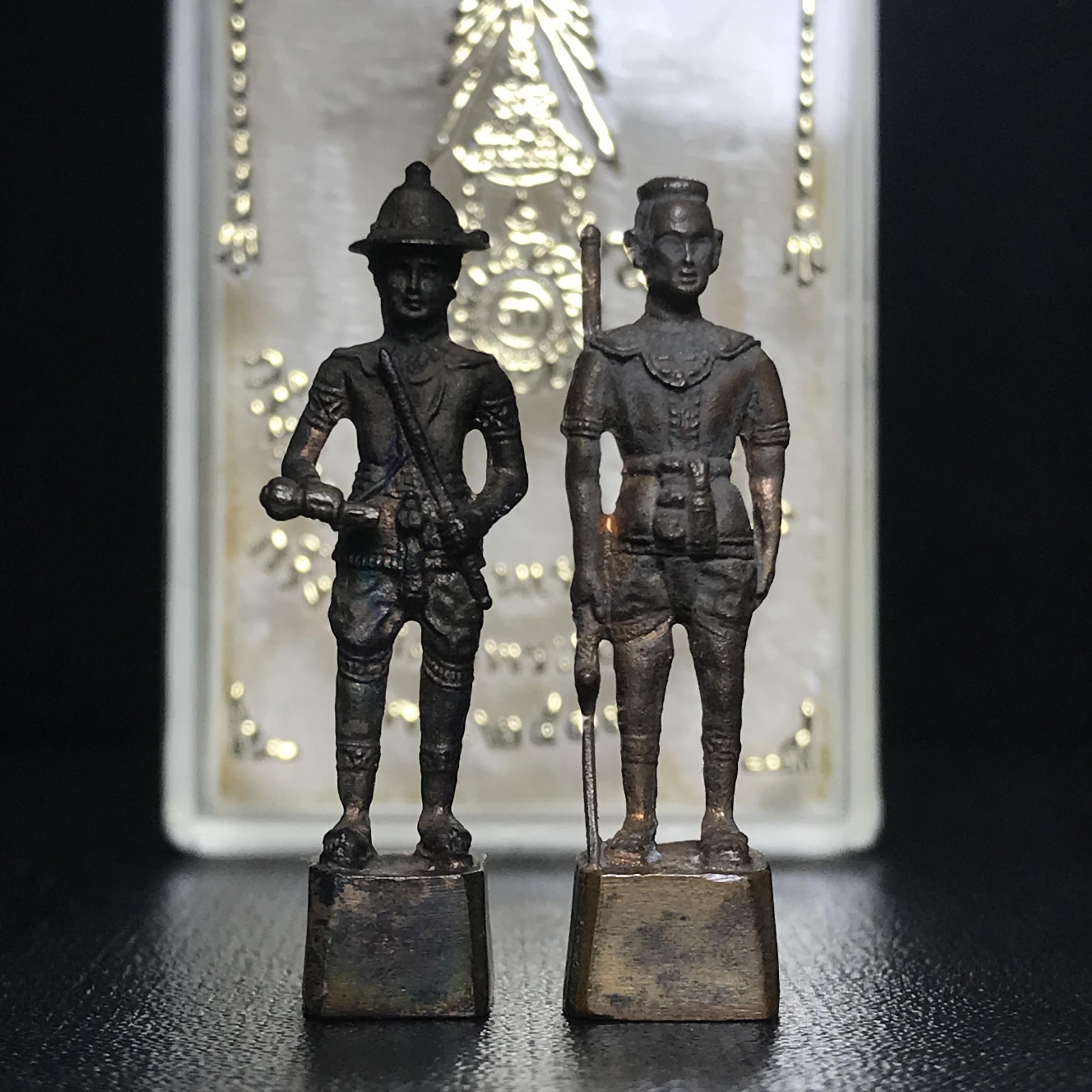 พระกริ่งสมเด็จพระนเรศวร-พระกริ่งสมเด็จพระเอกาทศรถ กองทัพภาคที่3จัดสร้าง ปี2517 เนื้อนวโลหะกล่องเดิม(หายาก)(1ใน2000ชุด)(ในหลวง ร.9 เสด็จในพิธี)