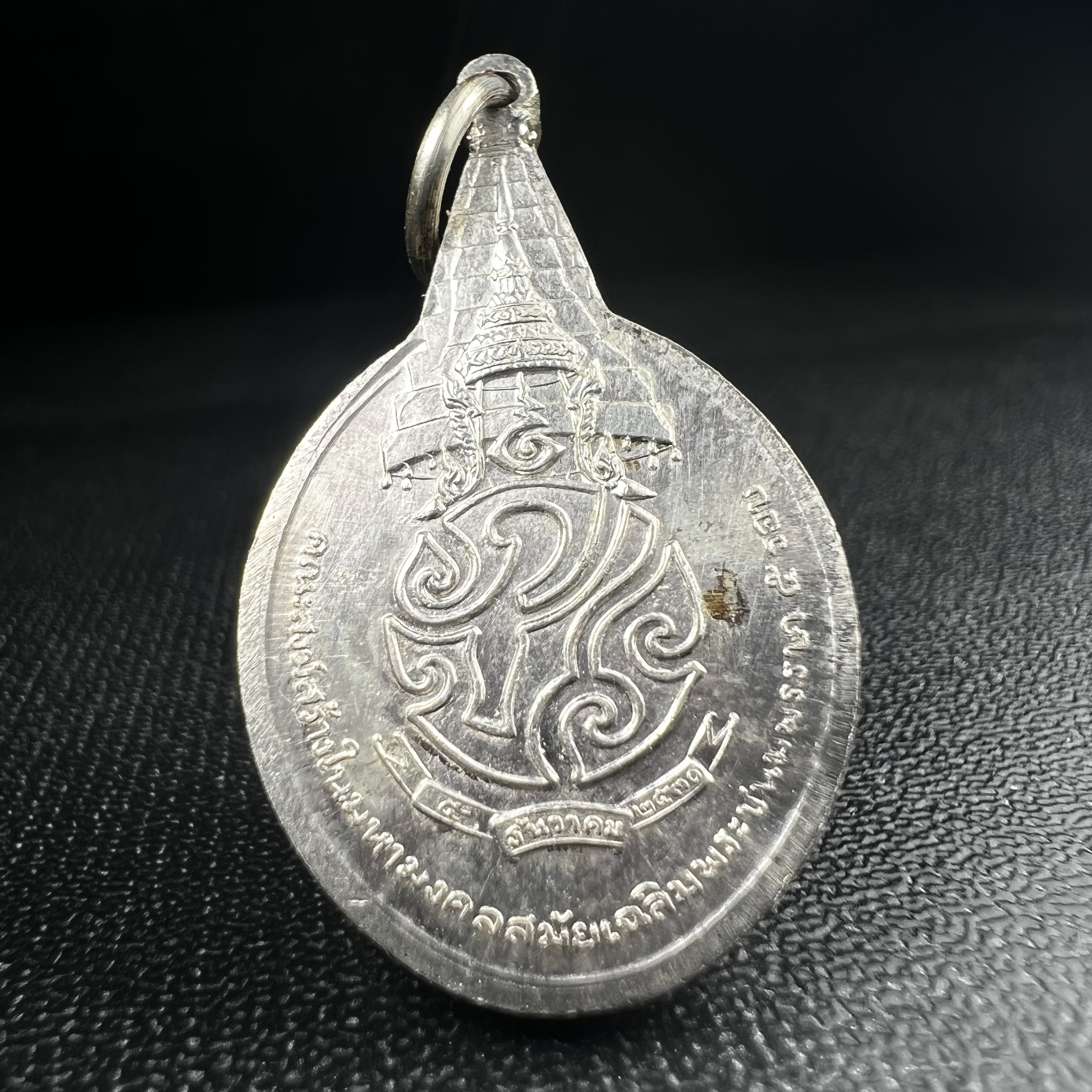 เหรียญพระชัยหลังช้าง ภปร. ครบ 5 รอบ ในหลวงรัชกาลที่9 พ.ศ.2530 เนื้อเงินพิมพ์เล็ก(หนัก 2 สลึง(7.6กรัม))หายาก สภาพสวยเดิมพร้อมซองเดิมกองกษาปณ์(พิธีใหญ่ รุ่นยอดมนิยม)