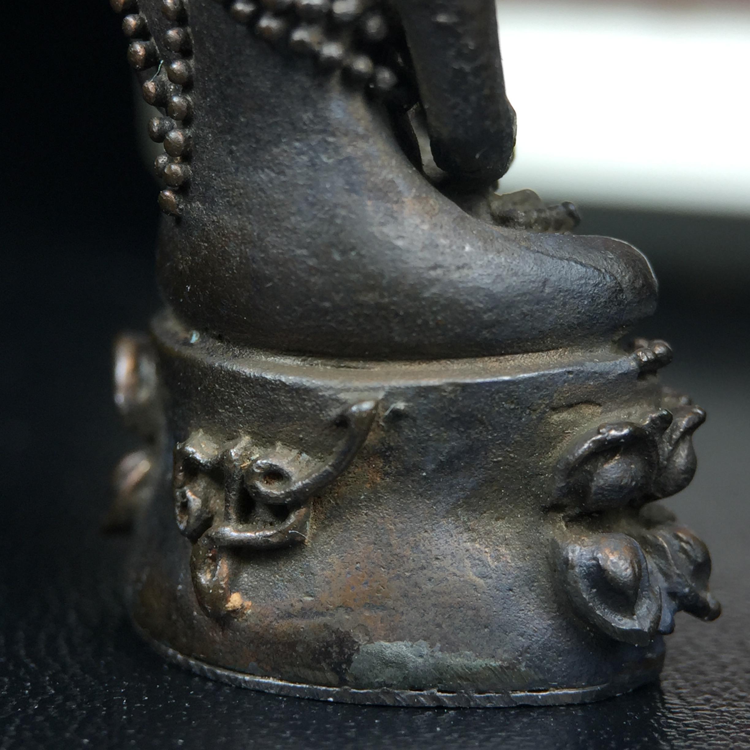 พระกริ่งญาณสังวร(พระกริ่ง ญส.)ปี 2519 เนื้อนวโลหะก้นเงิน สมเด็จพระญาณสังวรและหลวงพ่อคูณ ปริสุทโธ จับสายสูตรร่วมกันในพิธีเททอง ณ อุโบสถวัดบวรนิเวศวิหาร(พิธีใหญ่ เจตนาดี หลวงปู่โต๊ะร่วมปลุกเสก)(สภาพสวยเดิมนอนคากล่องบรรจุเดิมแบบนี้ไม่ควรพลาด)หายาก1ใน2999องค์