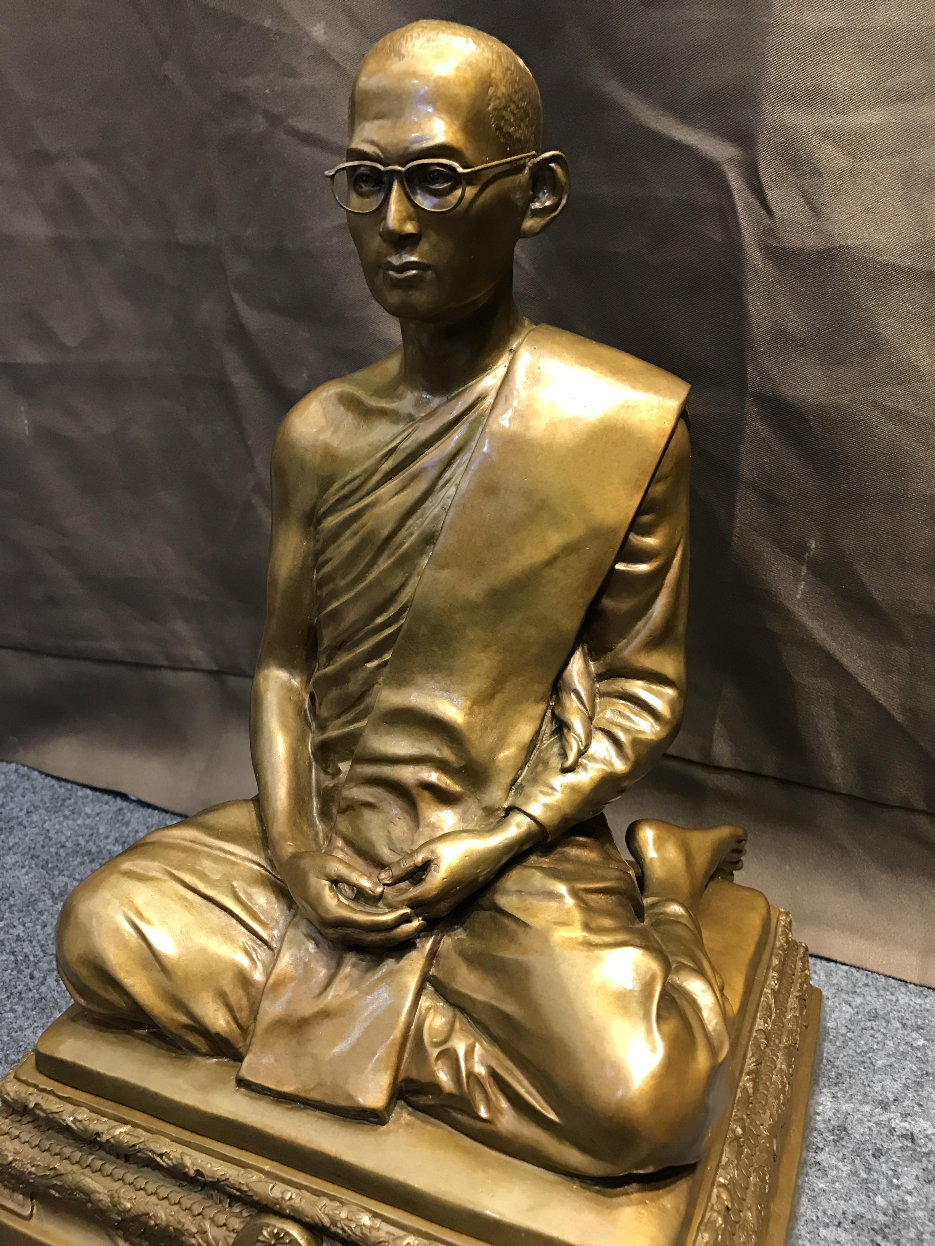 พระบรมรูปพระบาทสมเด็จพระเจ้าอยู่หัวรัชกาลที่9 ทรงผนวช(หน้าตัก9นิ้ว) เนื่องในโอกาสมหามงคลเฉลิมพระชนมพรรษา 7 รอบ 84 พรรษา 5 ธันวาคม 2554