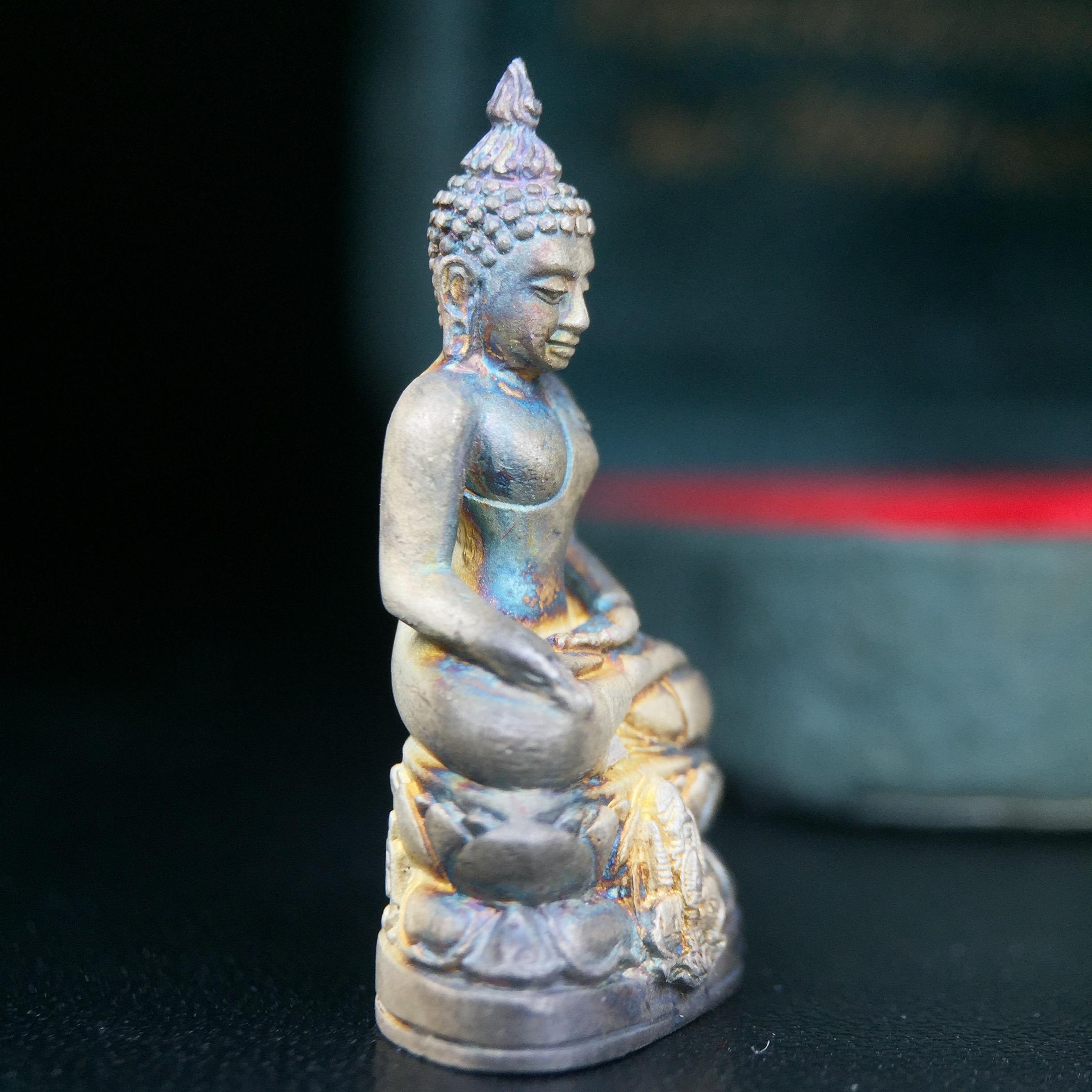 พระกริ่งไพรีพินาศ ตรากาญจนาภิเษก วัดบวรนิเวศวิหาร ที่ระลึกในหลวงรัชกาลที่9 ครองสิริราชสมบัติครบ 50 ปี เนื้อเงิน(สภาพผิวเดิม ขึ้นสีรุ้งธรรมชาติ สวยแบบนิยม)พร้อมกล่องบรรจุเดิม ครบ สมบูรณ์ ชุดพระราชทาน(หายาก)