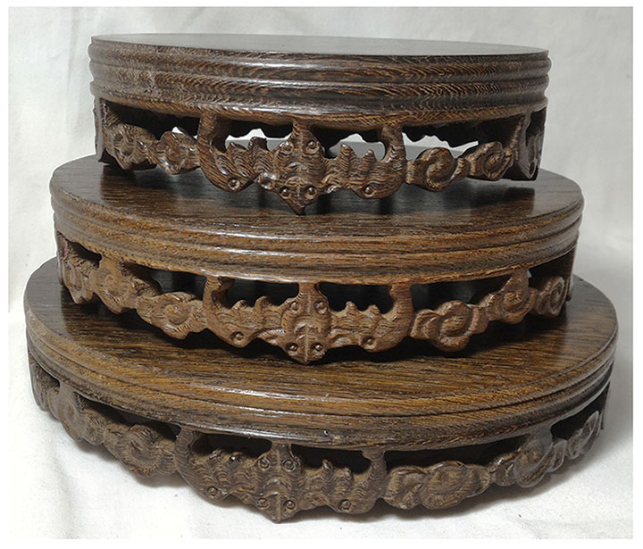 กี๋หรือฐานไม้สไตล์จีนขนาดเล็ก ทรงรี ลายค้างคาว เริ่มตัวละ