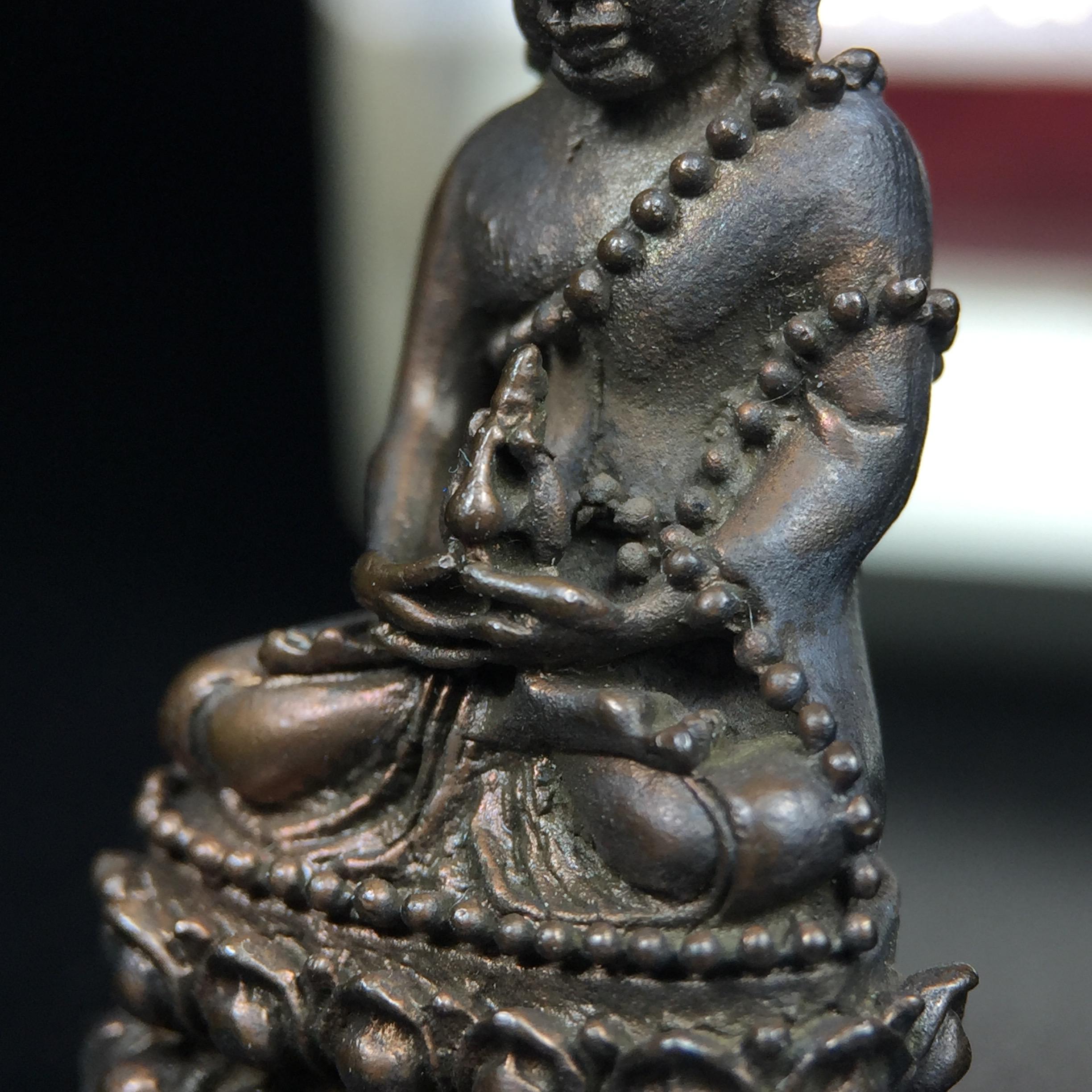 พระกริ่งญาณสังวร(พระกริ่ง ญส.)ปี 2519 เนื้อนวโลหะก้นเงิน สมเด็จพระญาณสังวรและหลวงพ่อคูณ ปริสุทโธ จับสายสูตรร่วมกันในพิธีเททอง ณ อุโบสถวัดบวรนิเวศวิหาร(พิธีใหญ่ เจตนาดี หลวงปู่โต๊ะร่วมปลุกเสก)(สภาพสวยเดิมนอนคากล่องบรรจุเดิมแบบนี้ไม่ควรพลาด)หายาก1ใน2999องค์